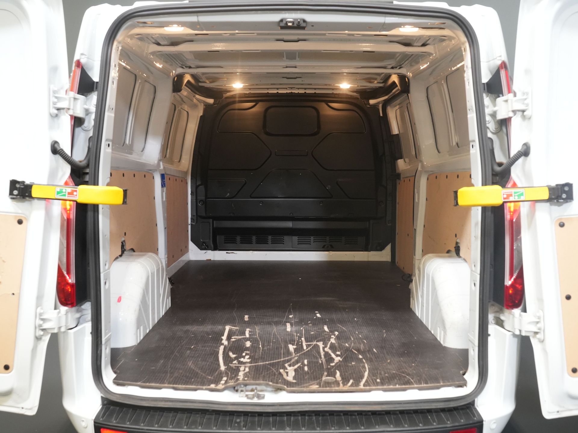 Ford Transit Custom Van 2.0 TDCI 130 к.с. L2 Trend BPM БЕЗКОШТОВНО! Дротове лобове скло Ready2Go / PDC / круїз / кондиціонер