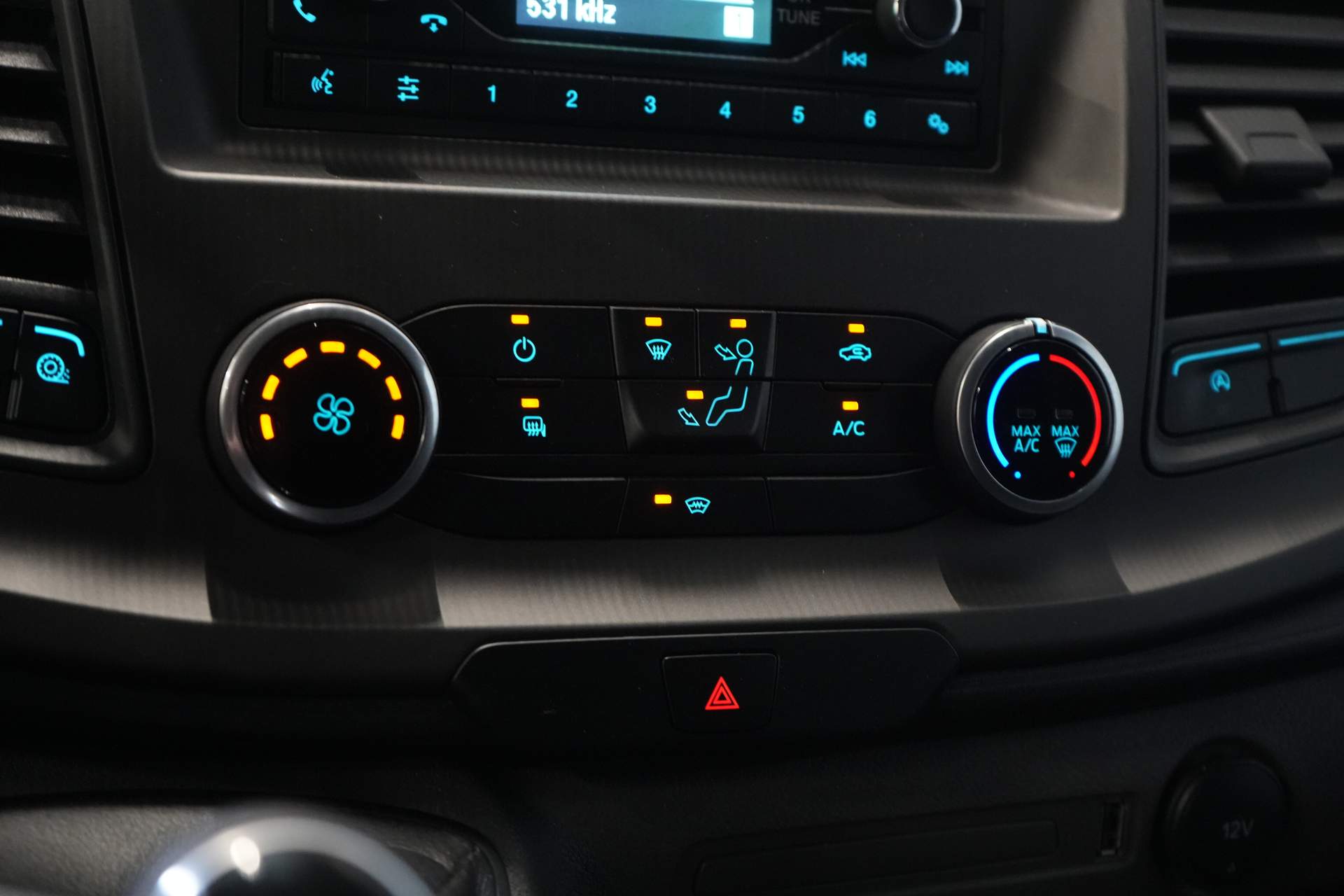Ford Transit Custom Van 2.0 TDCI 130 к.с. L2 Trend BPM БЕЗКОШТОВНО! Дротове лобове скло Ready2Go / PDC / круїз / кондиціонер