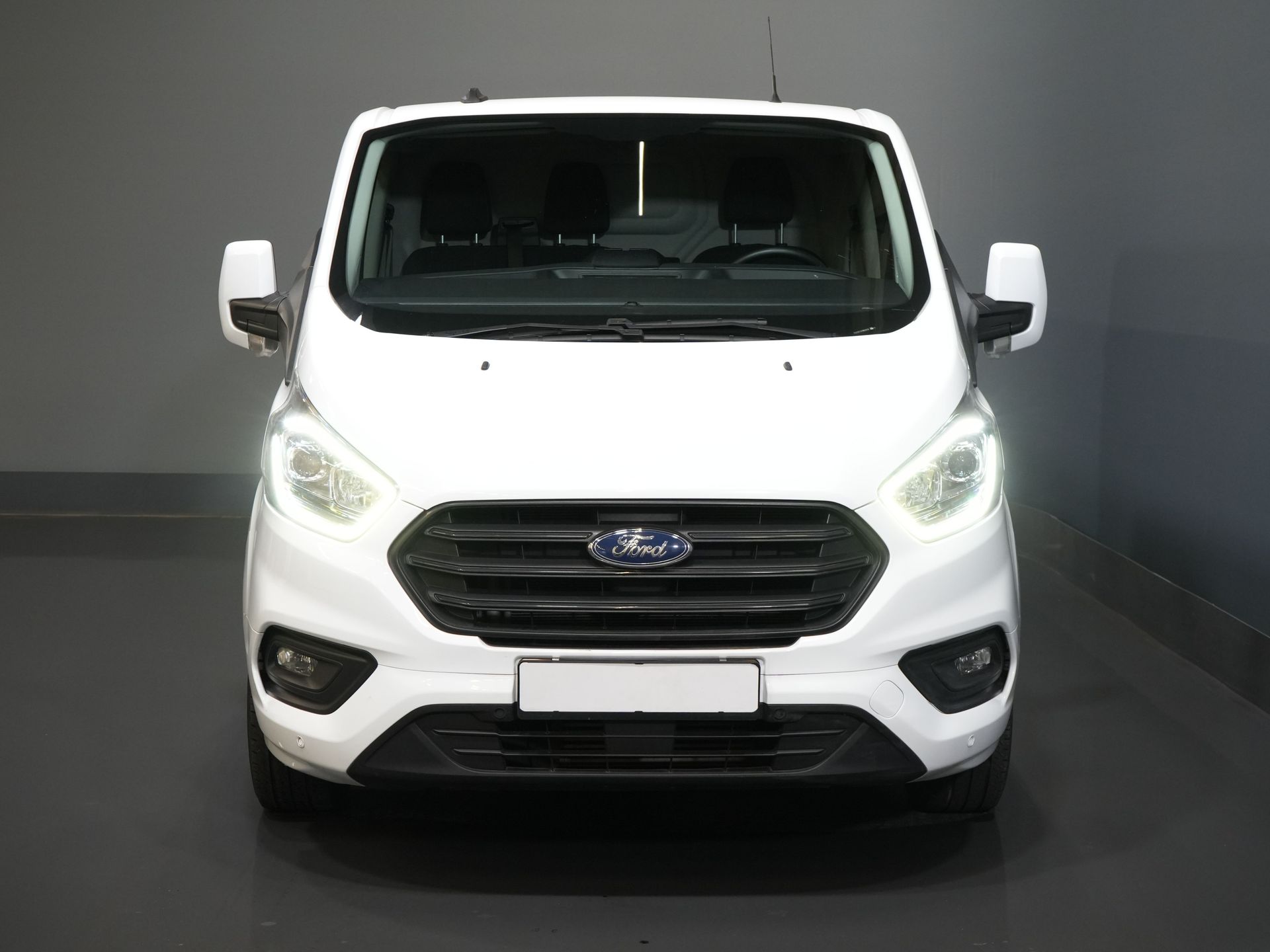 Ford Transit Custom Van 2.0 TDCI 130 к.с. L2 Trend BPM БЕЗКОШТОВНО! Дротове лобове скло Ready2Go / PDC / круїз / кондиціонер