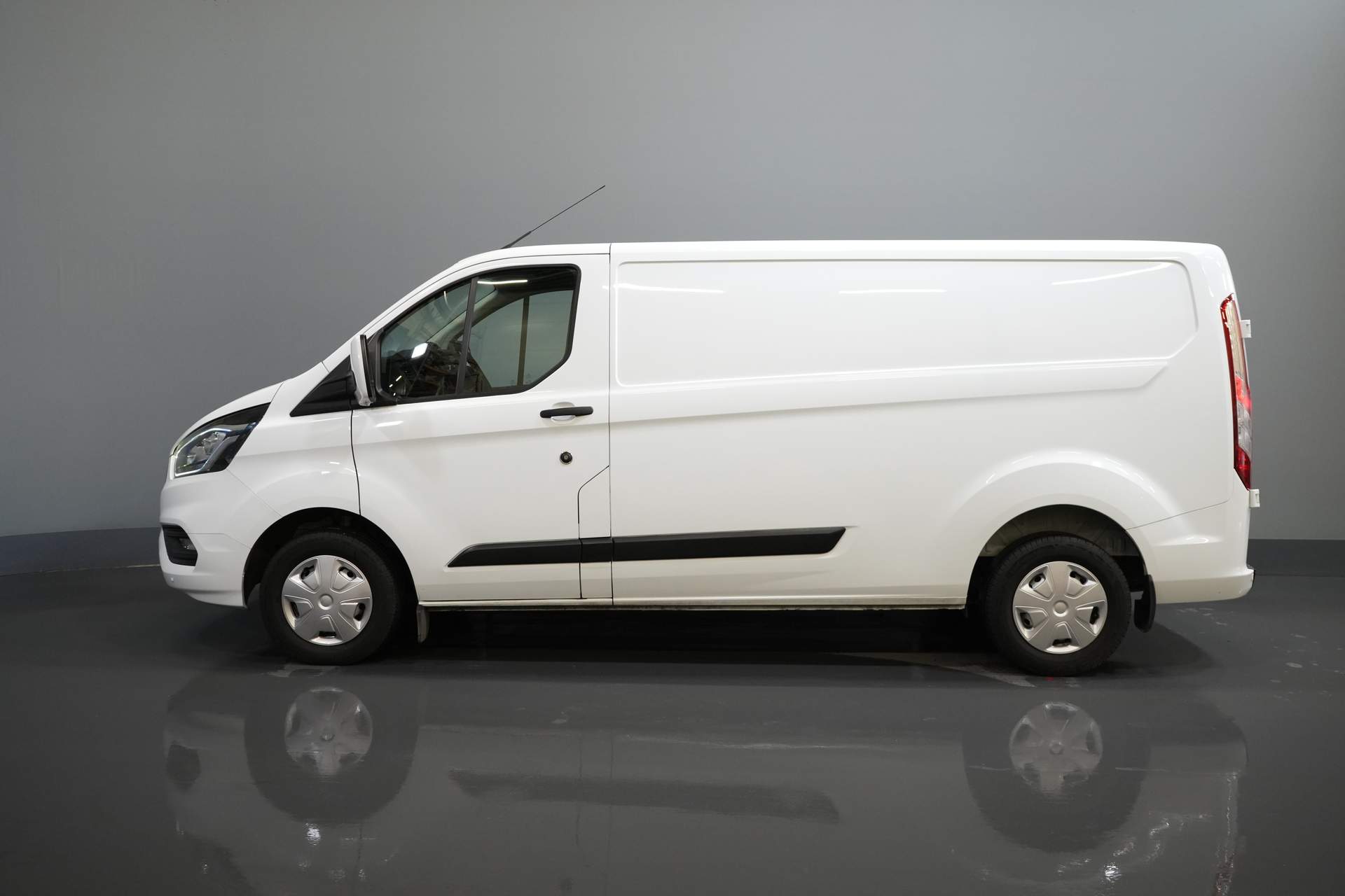 Ford Transit Custom Van 2.0 TDCI 130 к.с. L2 Trend BPM БЕЗКОШТОВНО! Дротове лобове скло Ready2Go / PDC / круїз / кондиціонер