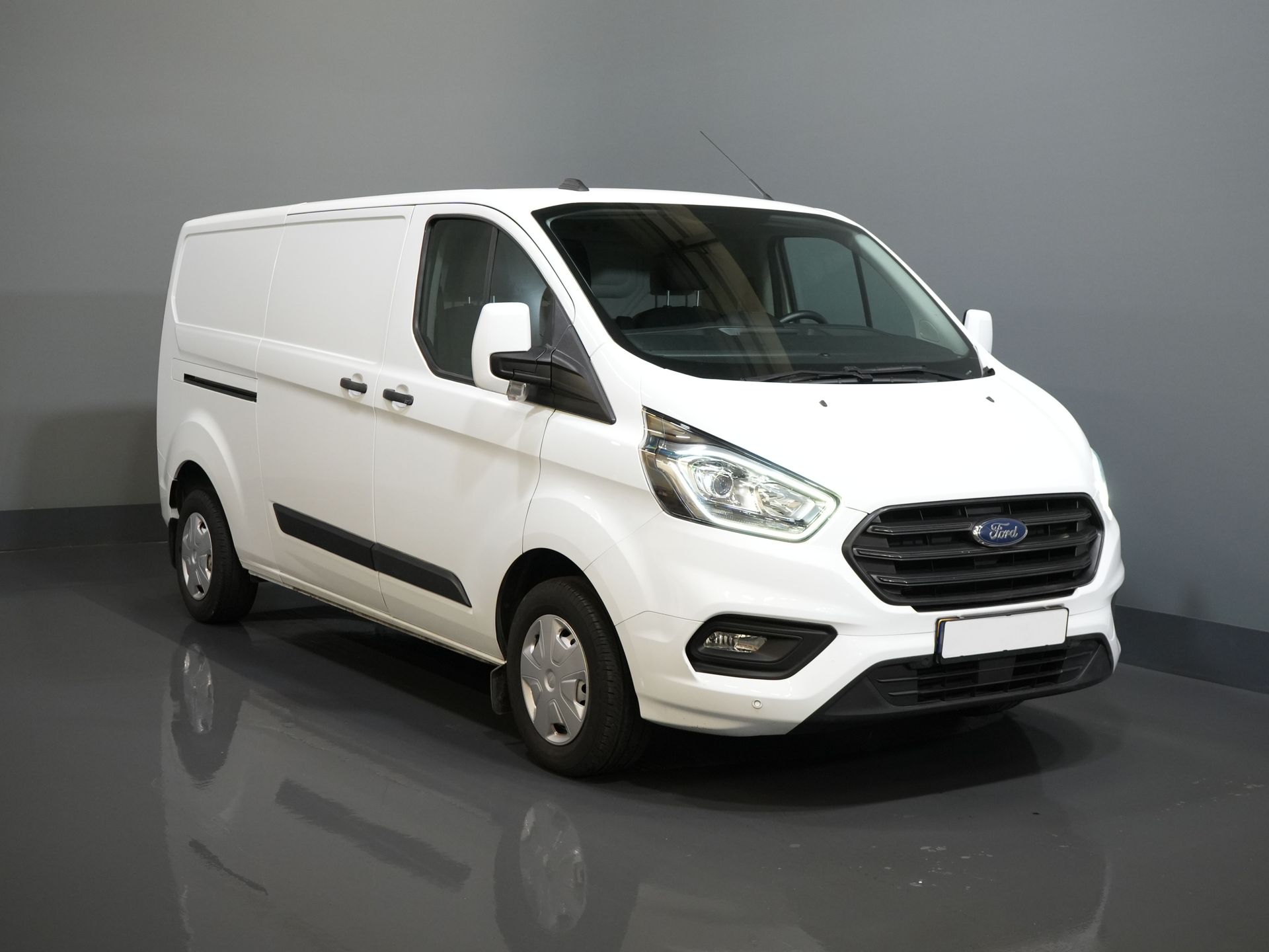 Ford Transit Custom Van 2.0 TDCI 130 к.с. L2 Trend BPM БЕЗКОШТОВНО! Дротове лобове скло Ready2Go / PDC / круїз / кондиціонер