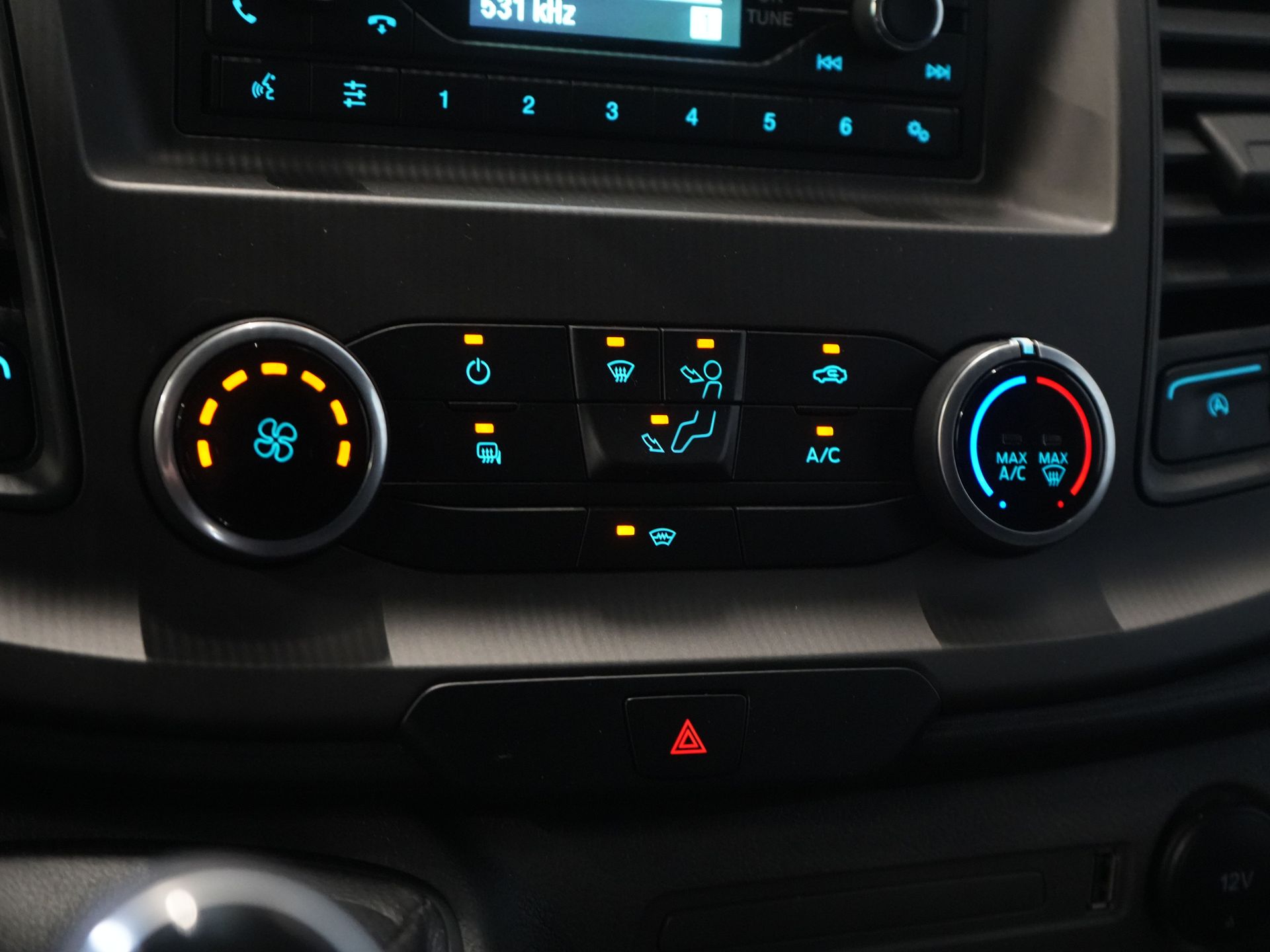 Ford Transit Custom Van 2.0 TDCI 130 к.с. L2 Trend BPM БЕЗКОШТОВНО! Дротове лобове скло Ready2Go / PDC / круїз / кондиціонер