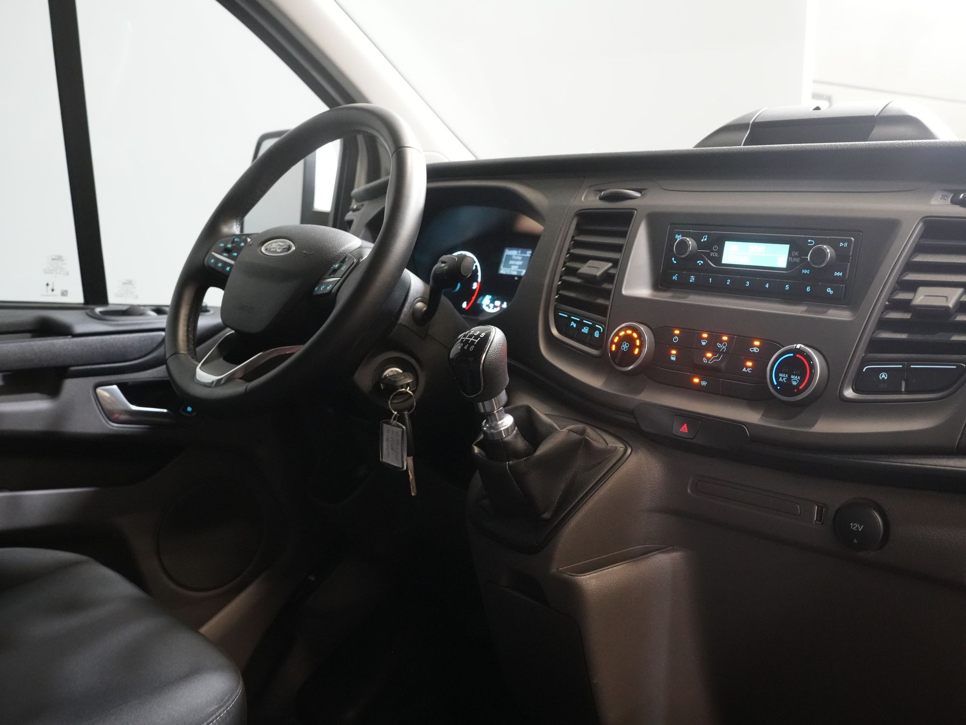 Ford Transit Custom Van 2.0 TDCI 130 к.с. L2 Trend BPM БЕЗКОШТОВНО! Дротове лобове скло Ready2Go / PDC / круїз / кондиціонер