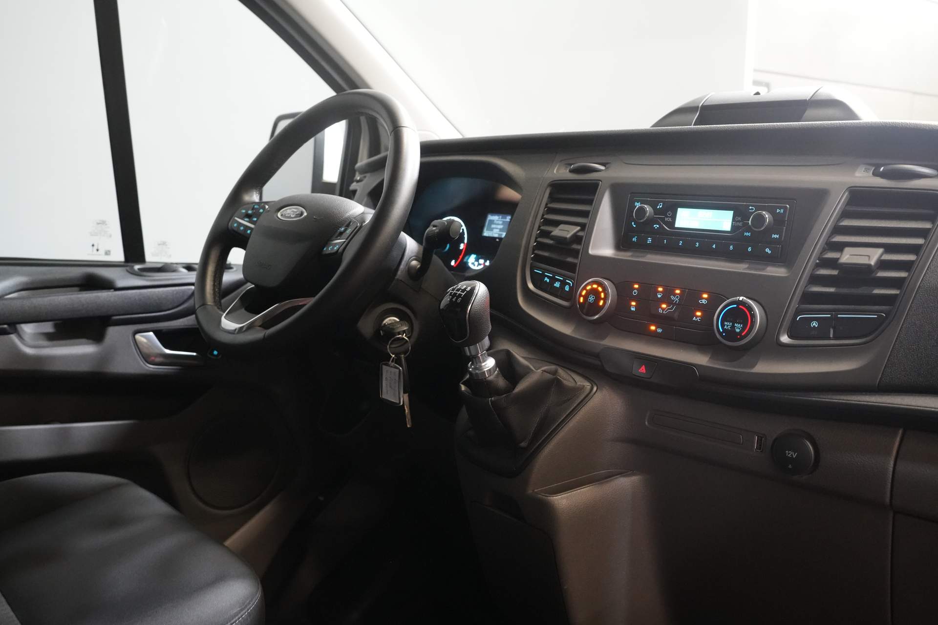 Ford Transit Custom Van 2.0 TDCI 130 к.с. L2 Trend BPM БЕЗКОШТОВНО! Дротове лобове скло Ready2Go / PDC / круїз / кондиціонер
