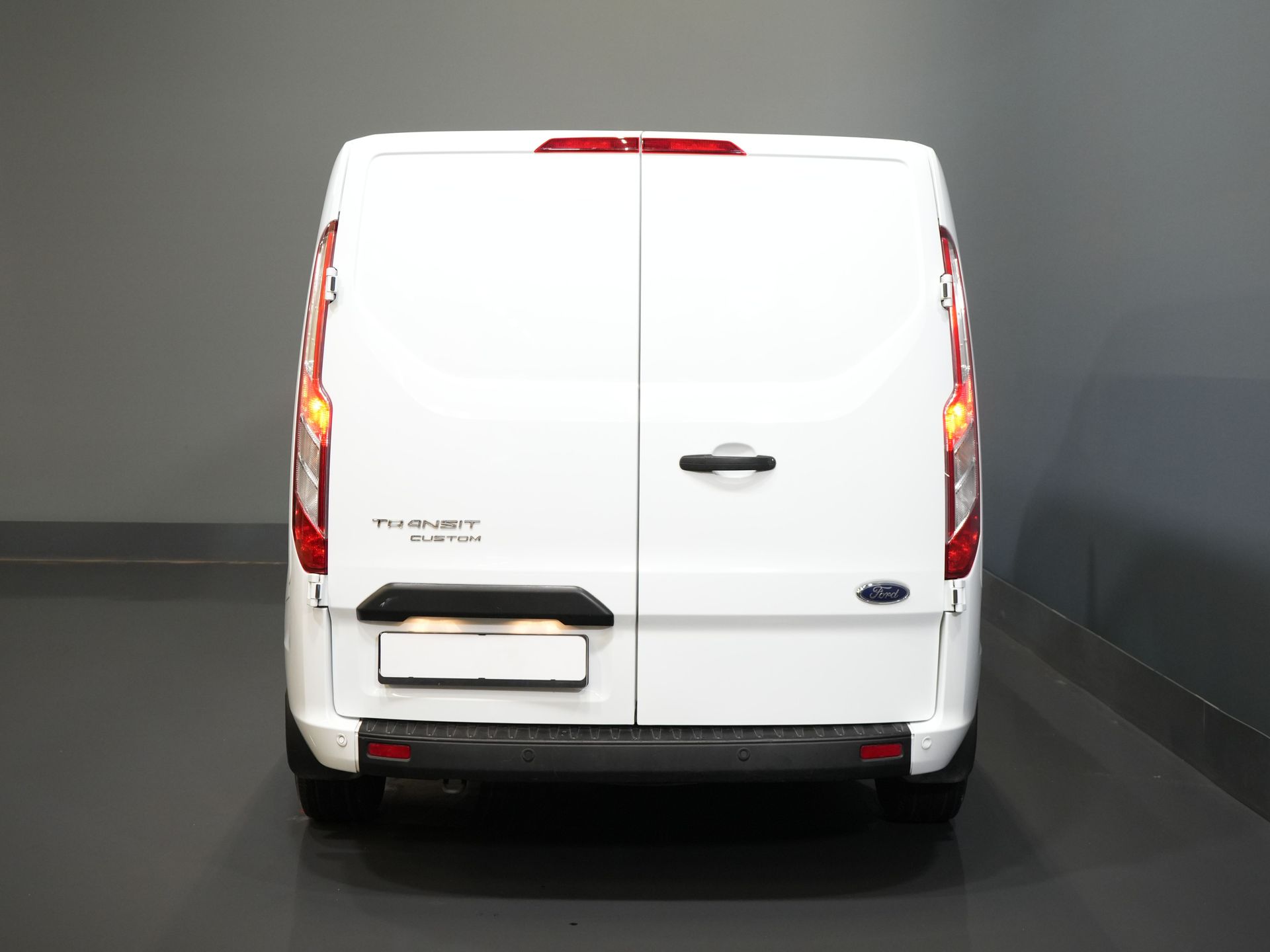Ford Transit Custom Van 2.0 TDCI 130 к.с. L2 Trend BPM БЕЗКОШТОВНО! Дротове лобове скло Ready2Go / PDC / круїз / кондиціонер