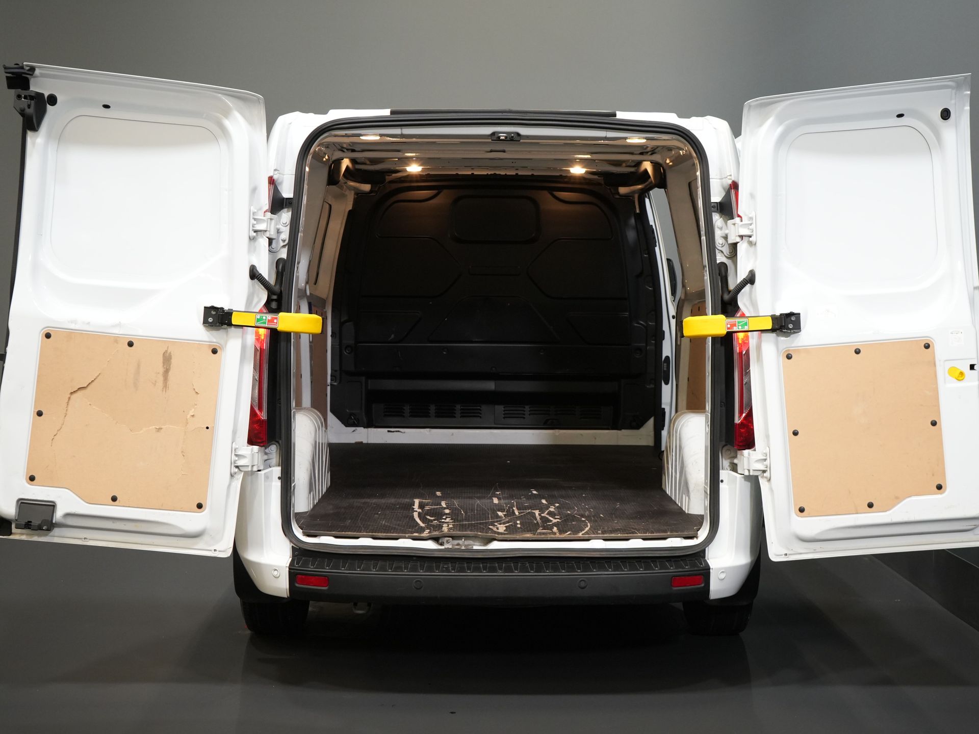 Ford Transit Custom Van 2.0 TDCI 130 к.с. L2 Trend BPM БЕЗКОШТОВНО! Дротове лобове скло Ready2Go / PDC / круїз / кондиціонер
