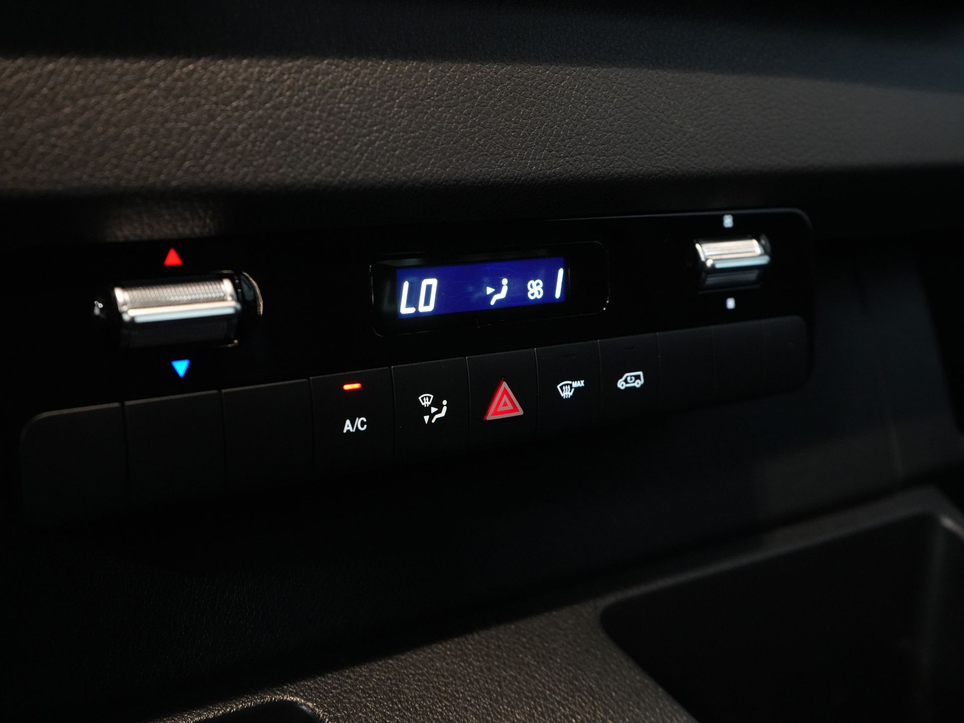 Mercedes-Benz Sprinter Van 317 CDI Авт. L2H2 3.5т Трекверм./ LED/ 270гр.дверей/ Навігатор/ Камера/ Круїз/ PDC