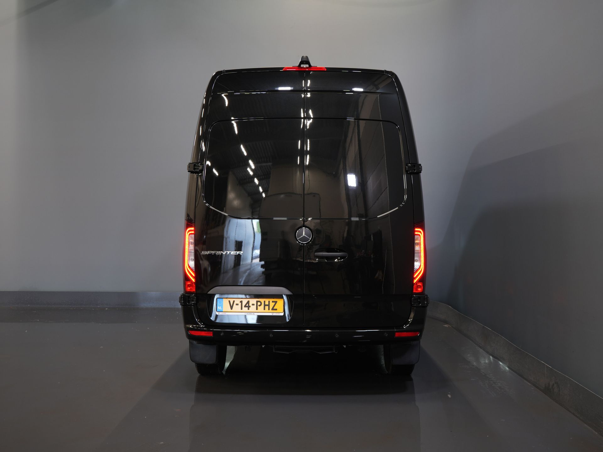 Mercedes-Benz Sprinter Van 317 CDI Авт. L2H2 3.5т Трекверм./ LED/ 270гр.дверей/ Навігатор/ Камера/ Круїз/ PDC