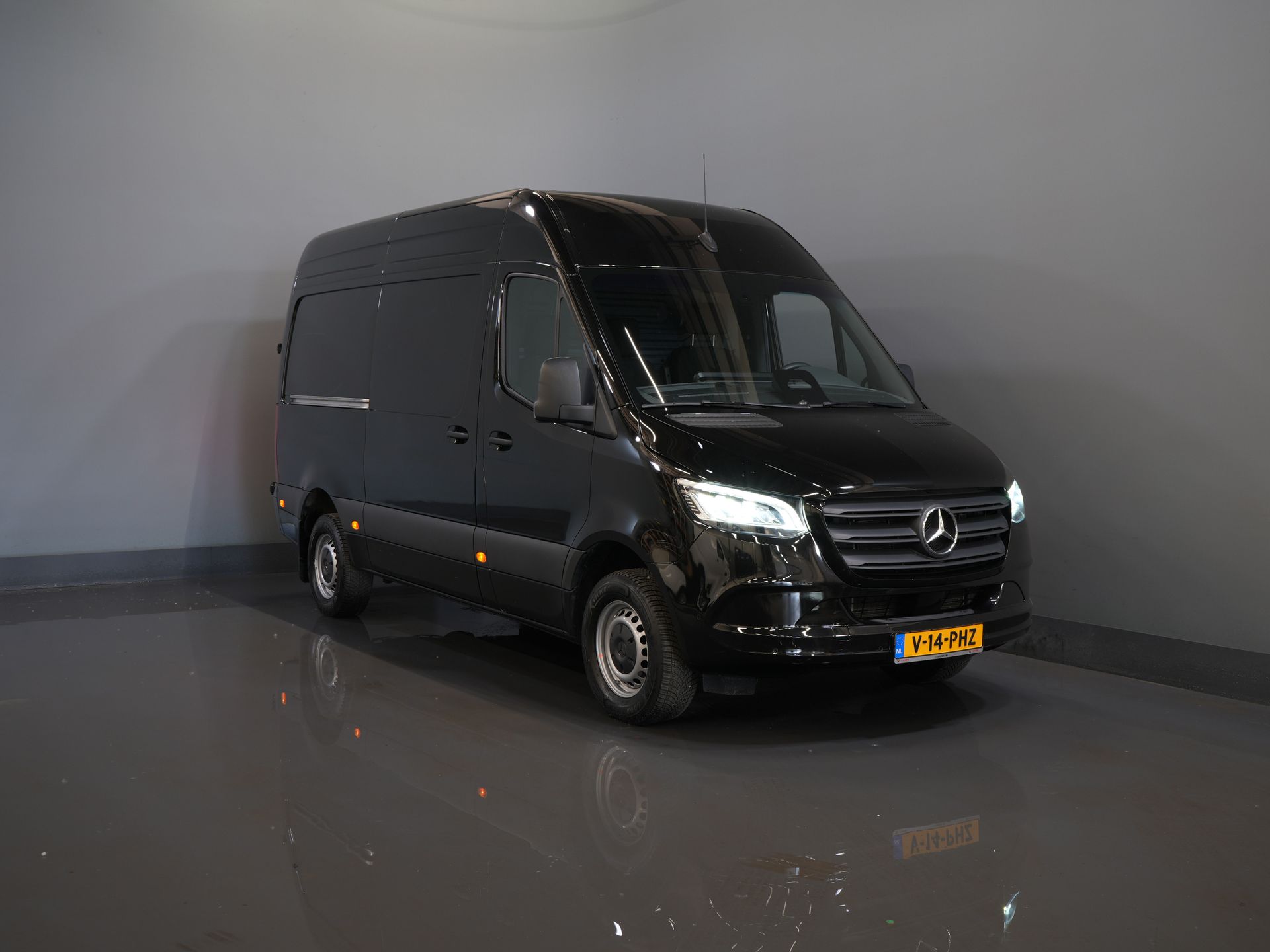Mercedes-Benz Sprinter Van 317 CDI Авт. L2H2 3.5т Трекверм./ LED/ 270гр.дверей/ Навігатор/ Камера/ Круїз/ PDC