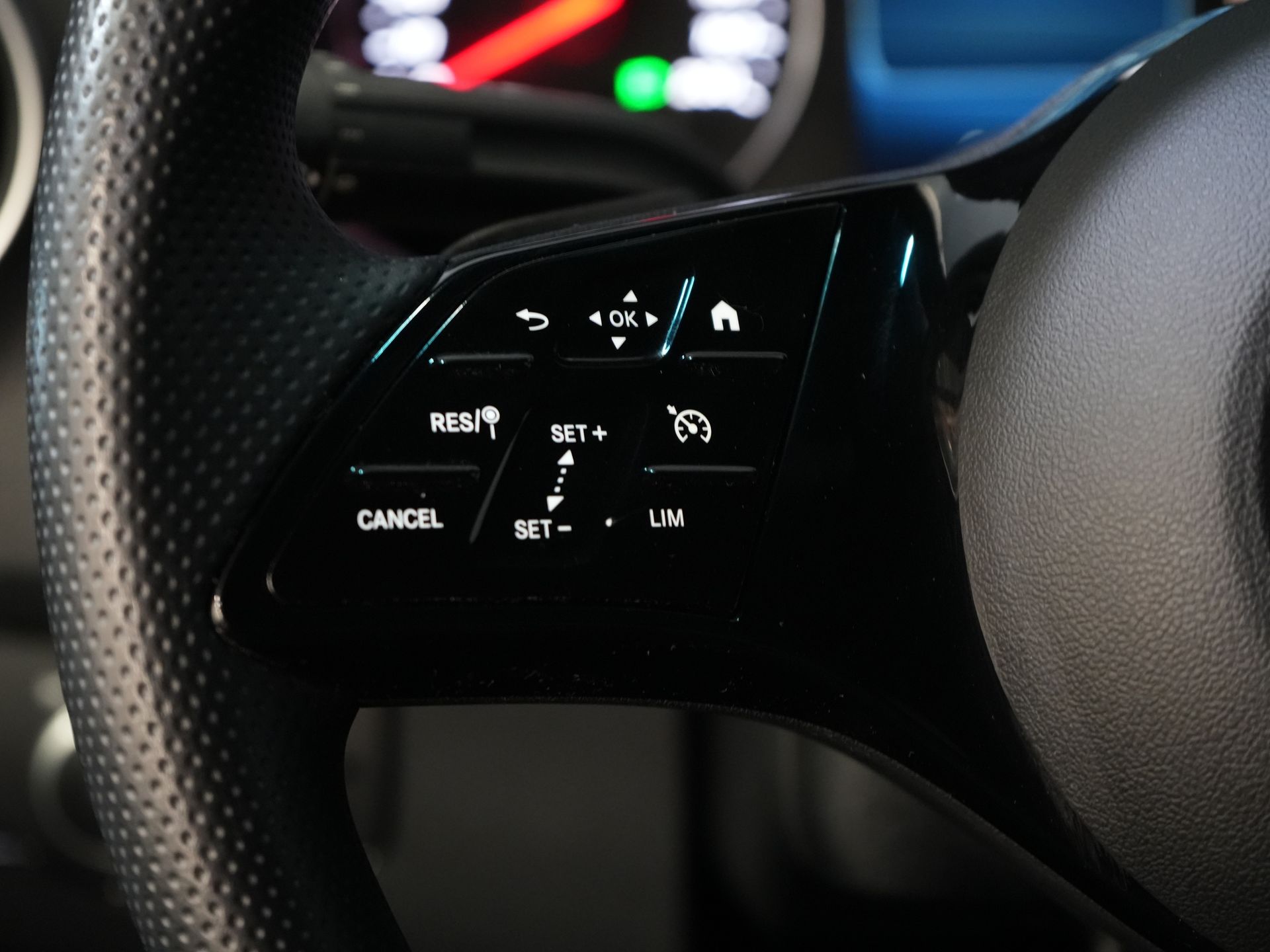 Mercedes-Benz Sprinter Van 317 CDI Авт. L2H2 3.5т Трекверм./ LED/ 270гр.дверей/ Навігатор/ Камера/ Круїз/ PDC