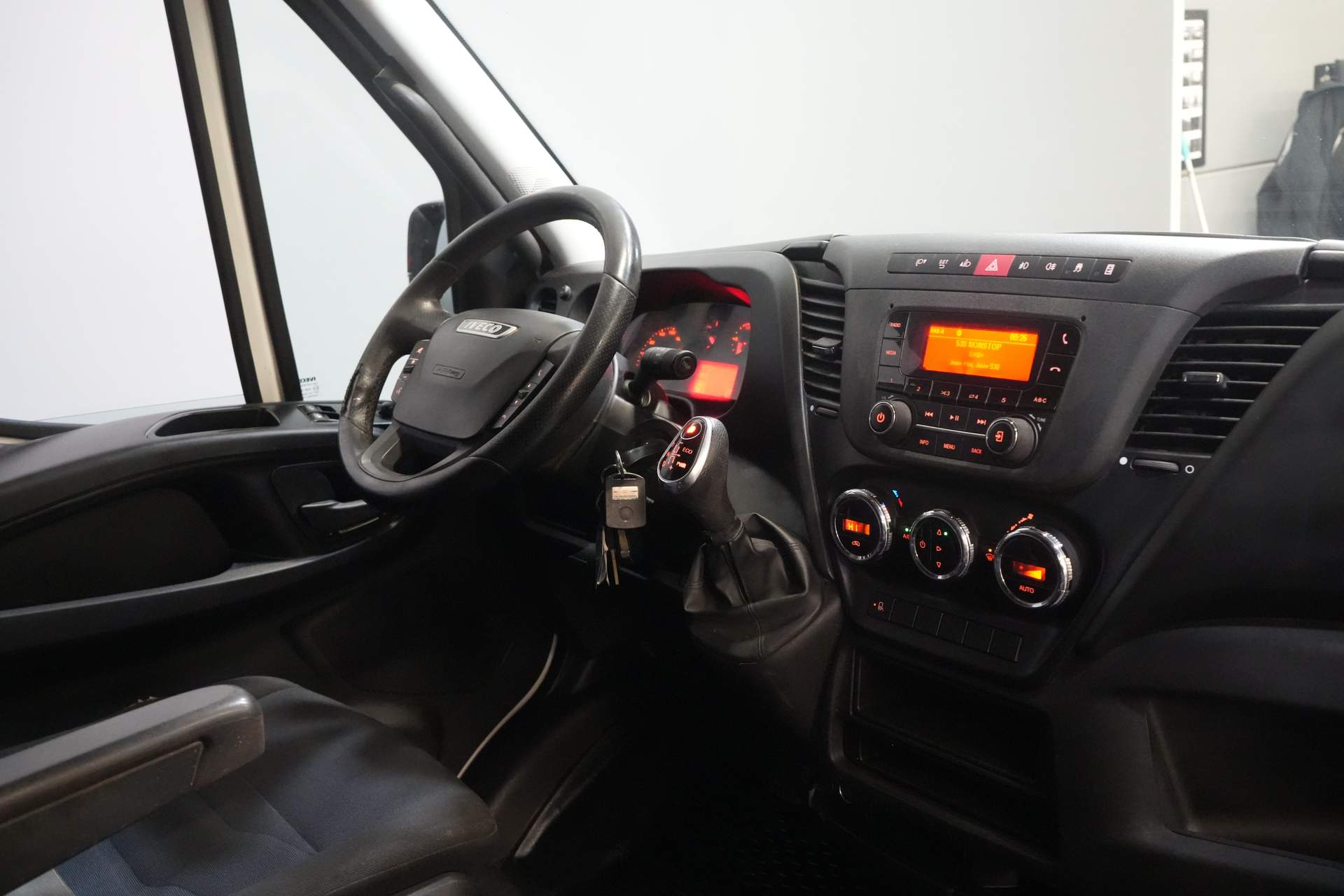 Iveco Daily Bestelbus 35S16V 2.3 L3H2 155 pk Aut. DC Dubbel Cabine EXPORT ONLY 3.5T trekverm./ Climate/ Cruise/ Camera/ Trekhaak