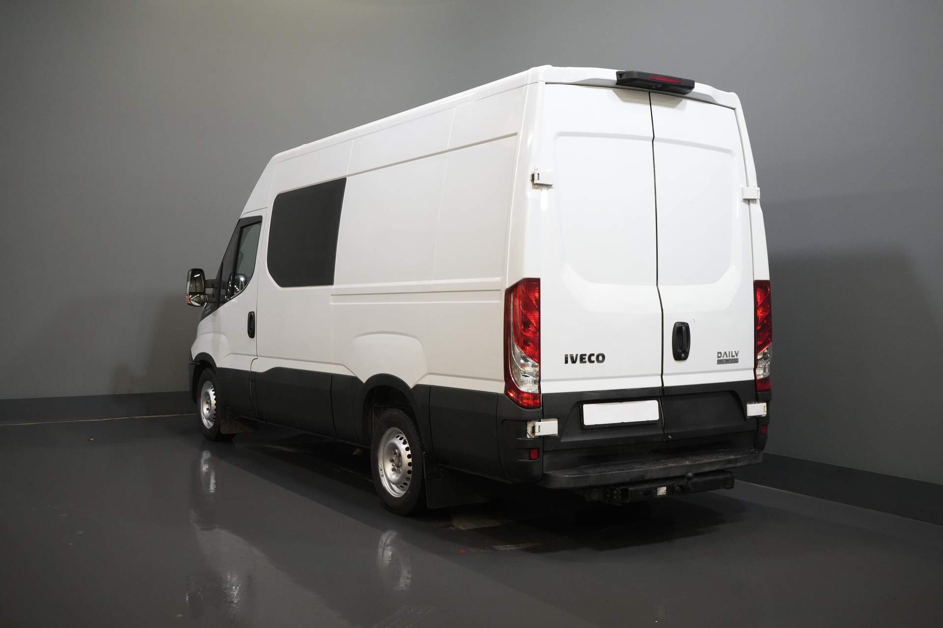 Iveco Daily Bestelbus 35S16V 2.3 L3H2 155 pk Aut. DC Dubbel Cabine EXPORT ONLY 3.5T trekverm./ Climate/ Cruise/ Camera/ Trekhaak