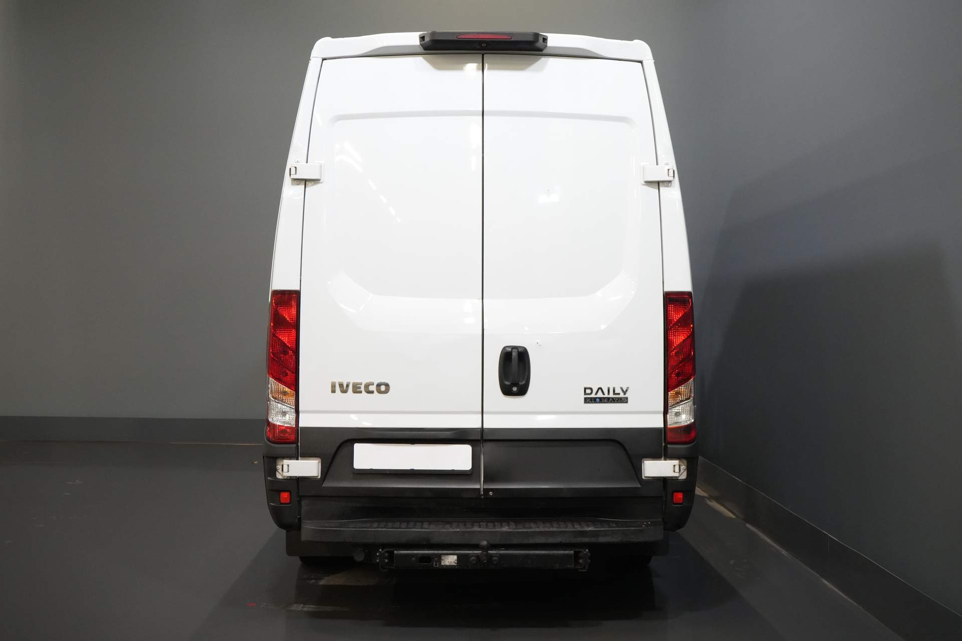 Iveco Daily Bestelbus 35S16V 2.3 L3H2 155 pk Aut. DC Dubbel Cabine EXPORT ONLY 3.5T trekverm./ Climate/ Cruise/ Camera/ Trekhaak