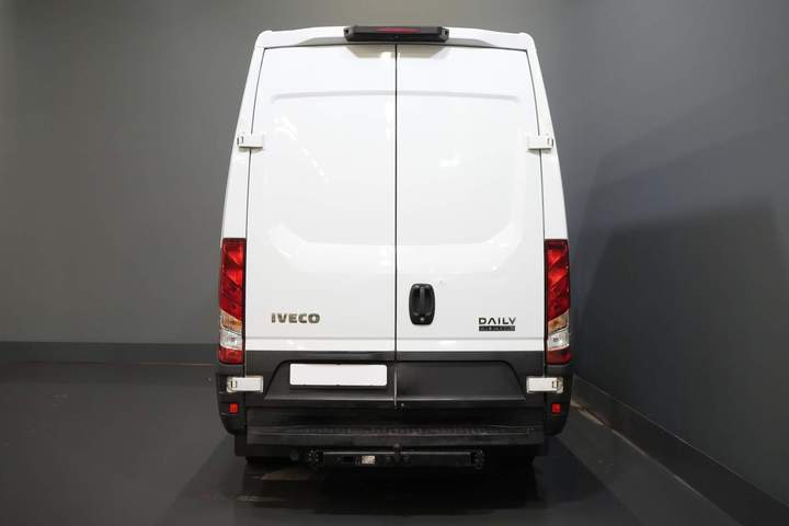 Iveco Daily Bestelbus 35S16V 2.3 L3H2 155 pk Aut. DC Dubbel Cabine EXPORT ONLY 3.5T trekverm./ Climate/ Cruise/ Camera/ Trekhaak