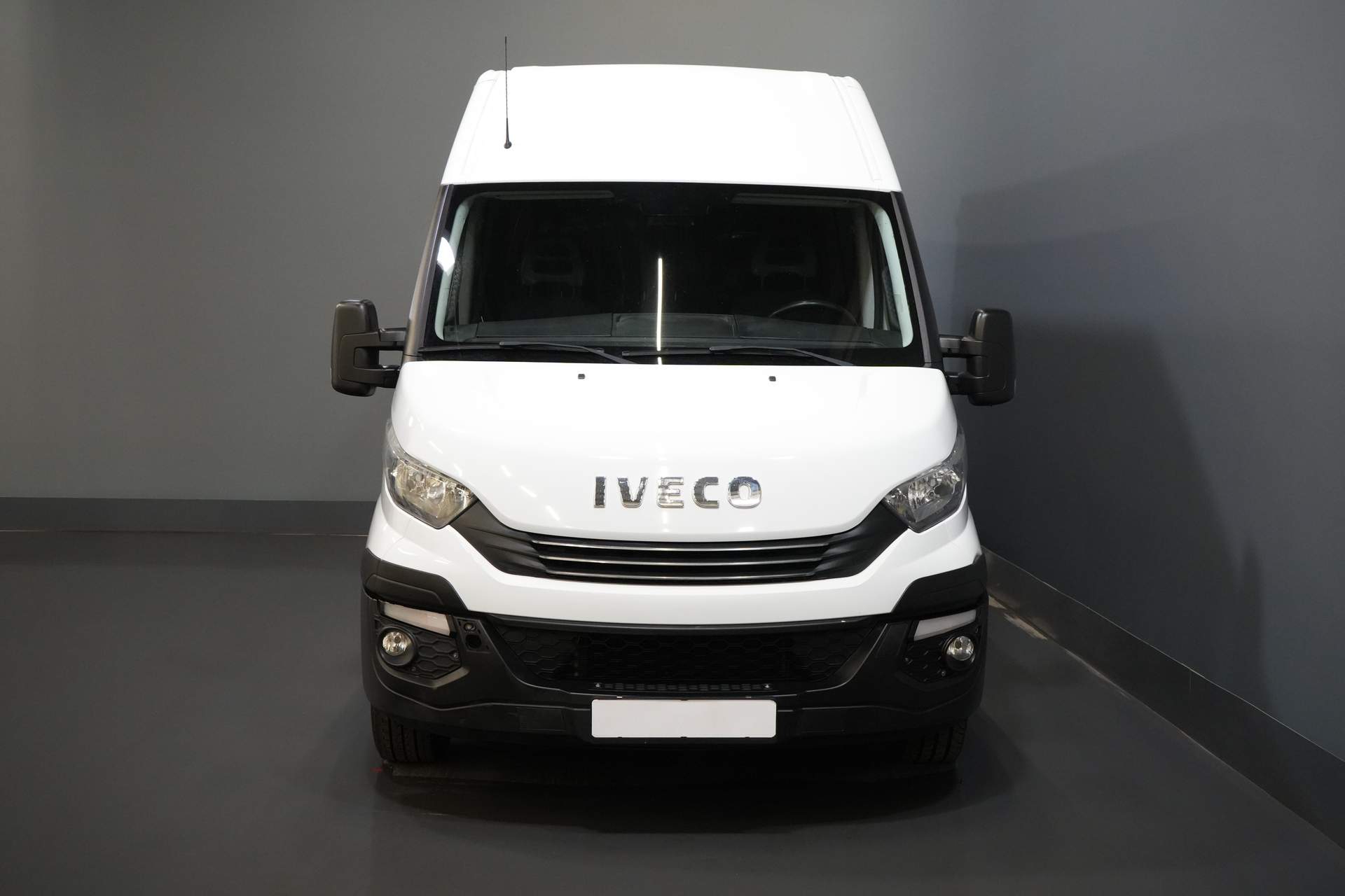 Iveco Daily Bestelbus 35S16V 2.3 L3H2 155 pk Aut. DC Dubbel Cabine EXPORT ONLY 3.5T trekverm./ Climate/ Cruise/ Camera/ Trekhaak