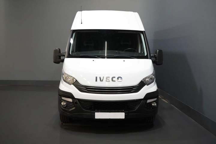 Iveco Daily Bestelbus 35S16V 2.3 L3H2 155 pk Aut. DC Dubbel Cabine EXPORT ONLY 3.5T trekverm./ Climate/ Cruise/ Camera/ Trekhaak