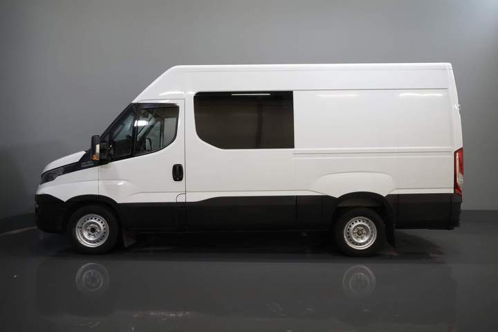 Iveco Daily Bestelbus 35S16V 2.3 L3H2 155 pk Aut. DC Dubbel Cabine EXPORT ONLY 3.5T trekverm./ Climate/ Cruise/ Camera/ Trekhaak