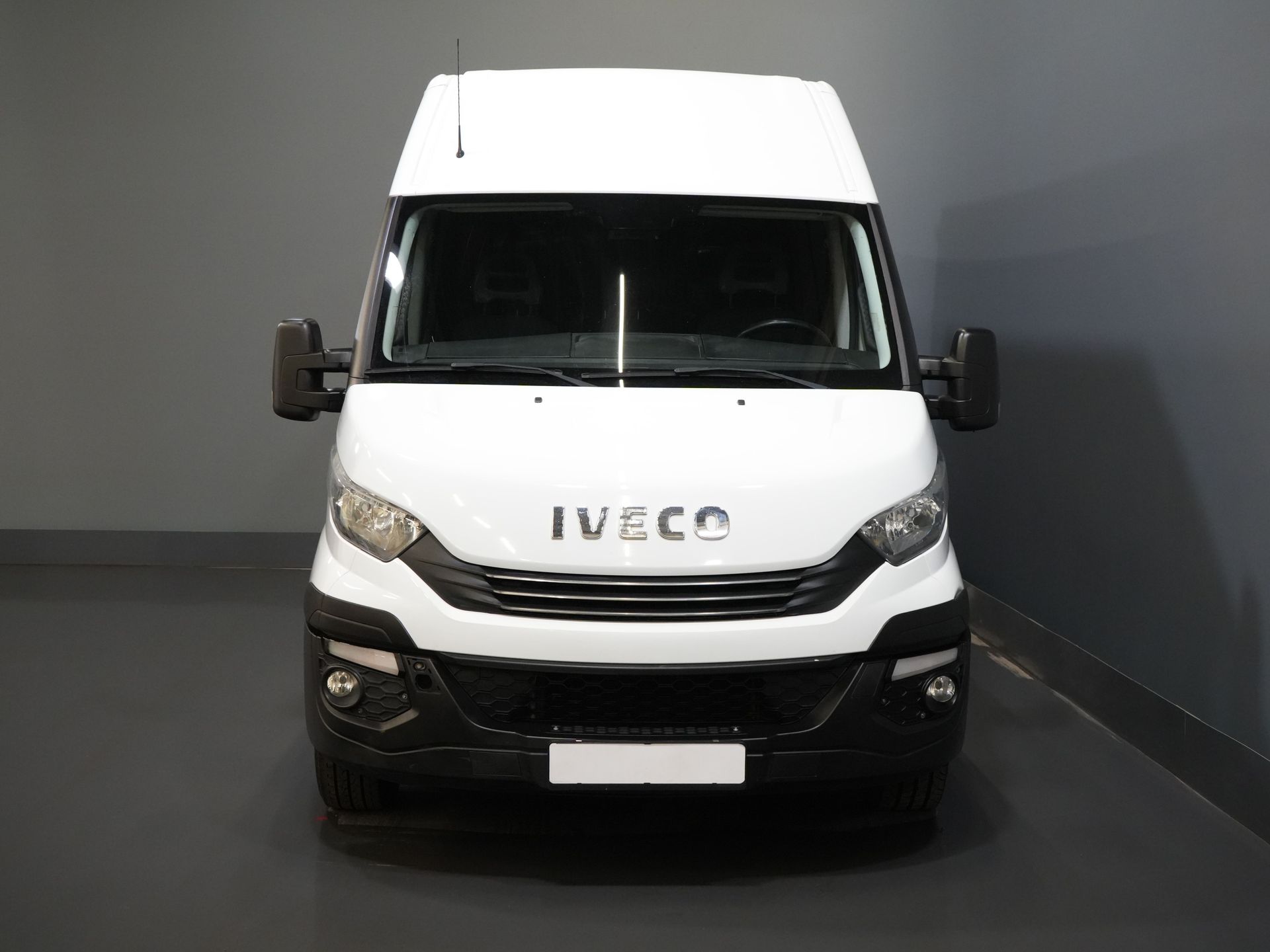 Iveco Daily Vans 35S16V 2.3 L3H2 155 hp Aut DC Double Cab EXPORT ONLY 3.5T tow/ Climate/ Cruise/ Camera/ Towing hook