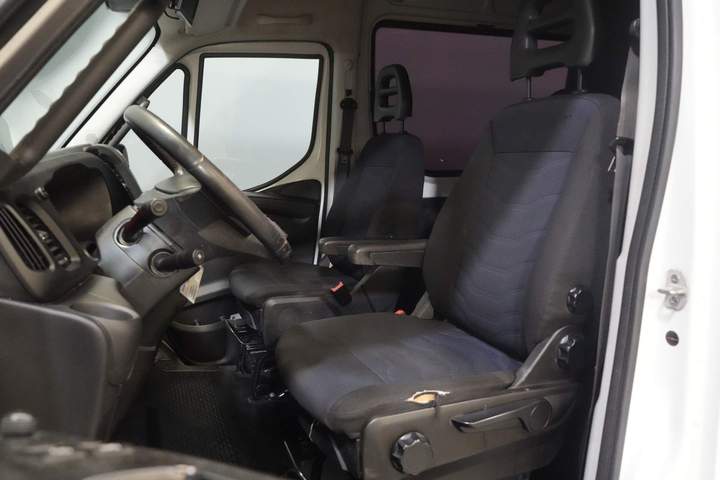 Iveco Daily Bestelbus 35S16V 2.3 L3H2 155 pk Aut. DC Dubbel Cabine EXPORT ONLY 3.5T trekverm./ Climate/ Cruise/ Camera/ Trekhaak