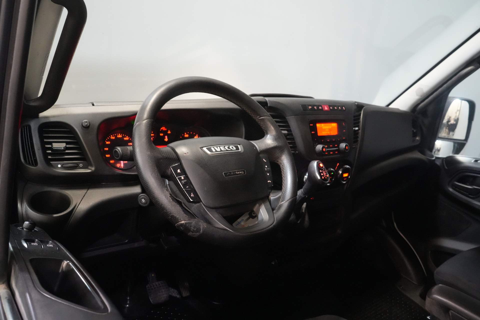 Iveco Daily Bestelbus 35S16V 2.3 L3H2 155 pk Aut. DC Dubbel Cabine EXPORT ONLY 3.5T trekverm./ Climate/ Cruise/ Camera/ Trekhaak