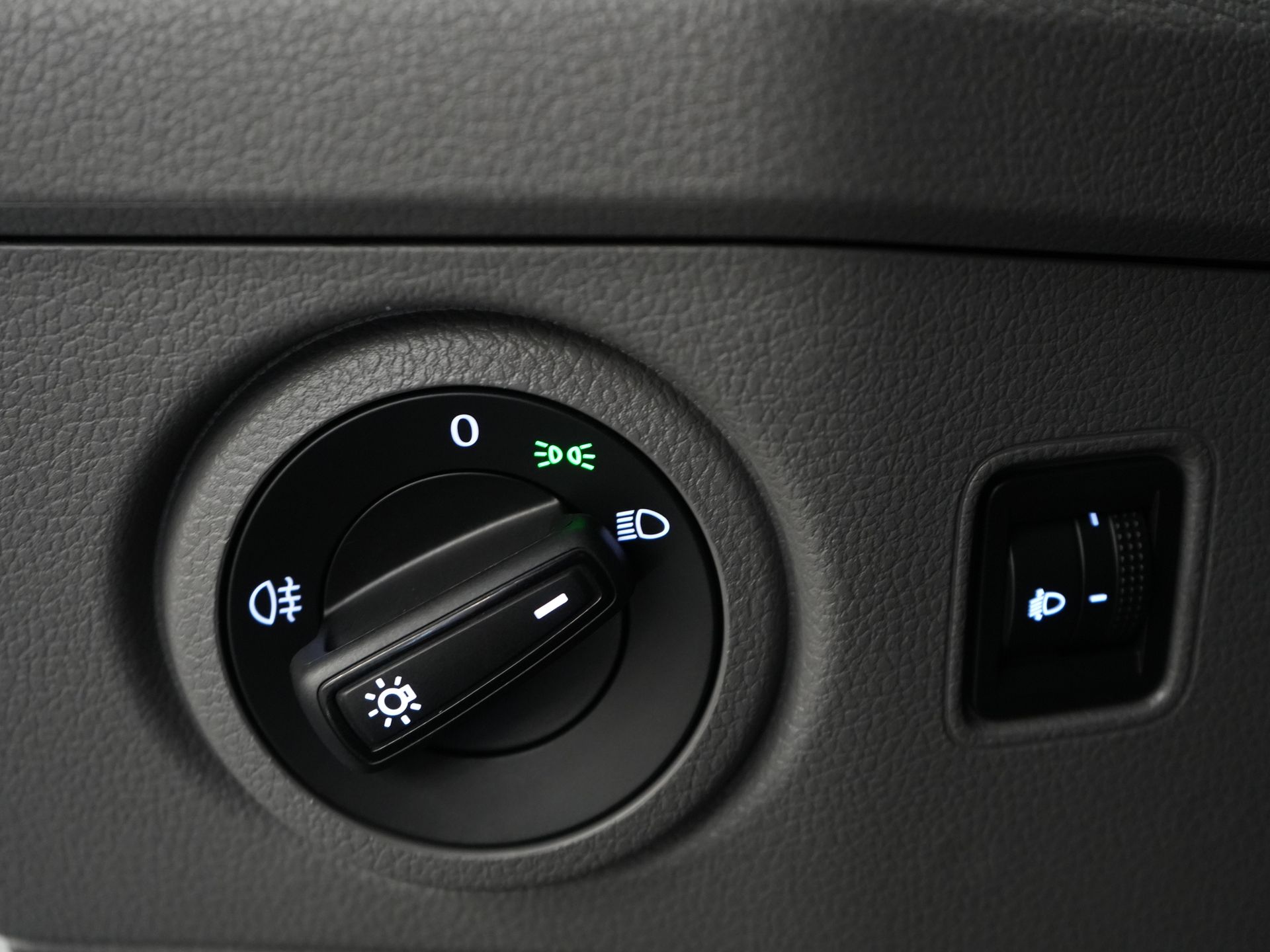 Volkswagen Crafter Van 35 2.0 TDI 140 к.с. DSG Aut. L3H3 BPM БЕЗКОШТОВНО! Carplay / Камера / Круїз / Фаркоп / Столярка / Кондиціонер