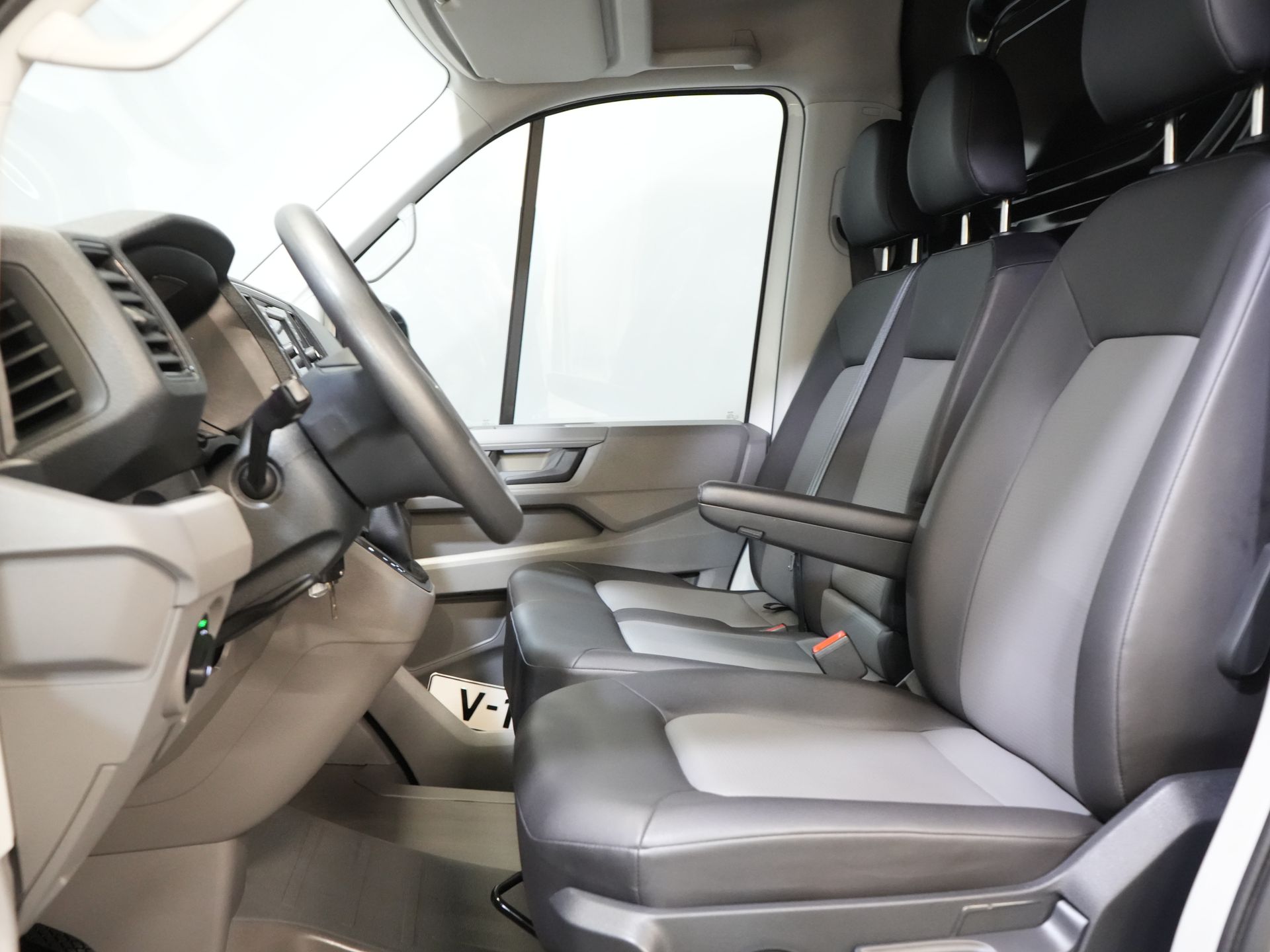 Volkswagen Crafter Van 35 2.0 TDI 140 к.с. DSG Aut. L3H3 BPM БЕЗКОШТОВНО! Carplay / Камера / Круїз / Фаркоп / Столярка / Кондиціонер