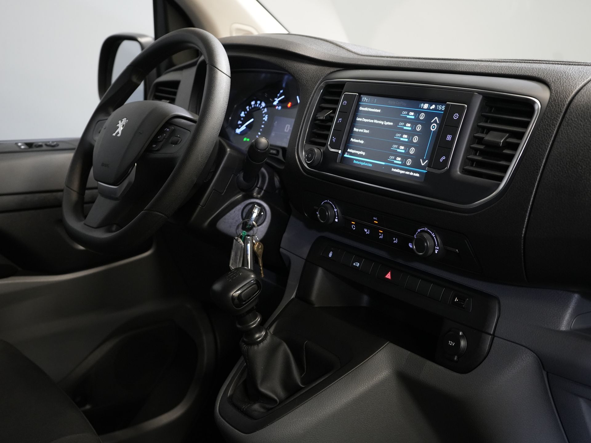 Peugeot Expert Bestelbus 2.0 HDI 145 pk BPM VRIJ! NL Auto/ 3 Pers./ 2.5t Trekverm./ Carplay/ Cruise/ Airco/ Camera/ Navi/ PDC