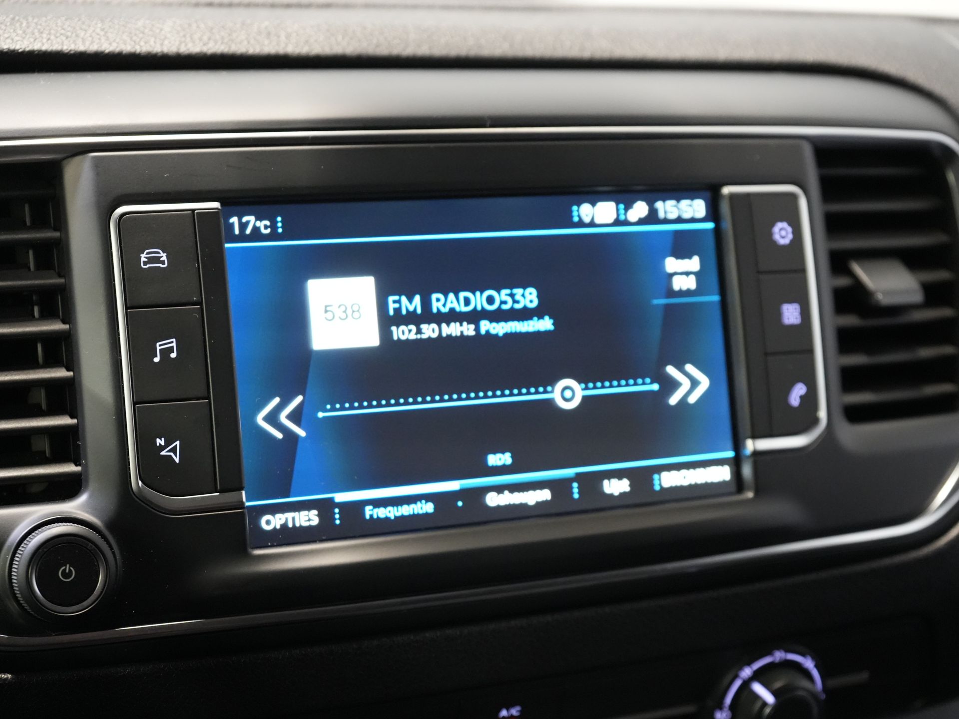 Peugeot Expert Bestelbus 2.0 HDI 145 pk BPM VRIJ! NL Auto/ 3 Pers./ 2.5t Trekverm./ Carplay/ Cruise/ Airco/ Camera/ Navi/ PDC