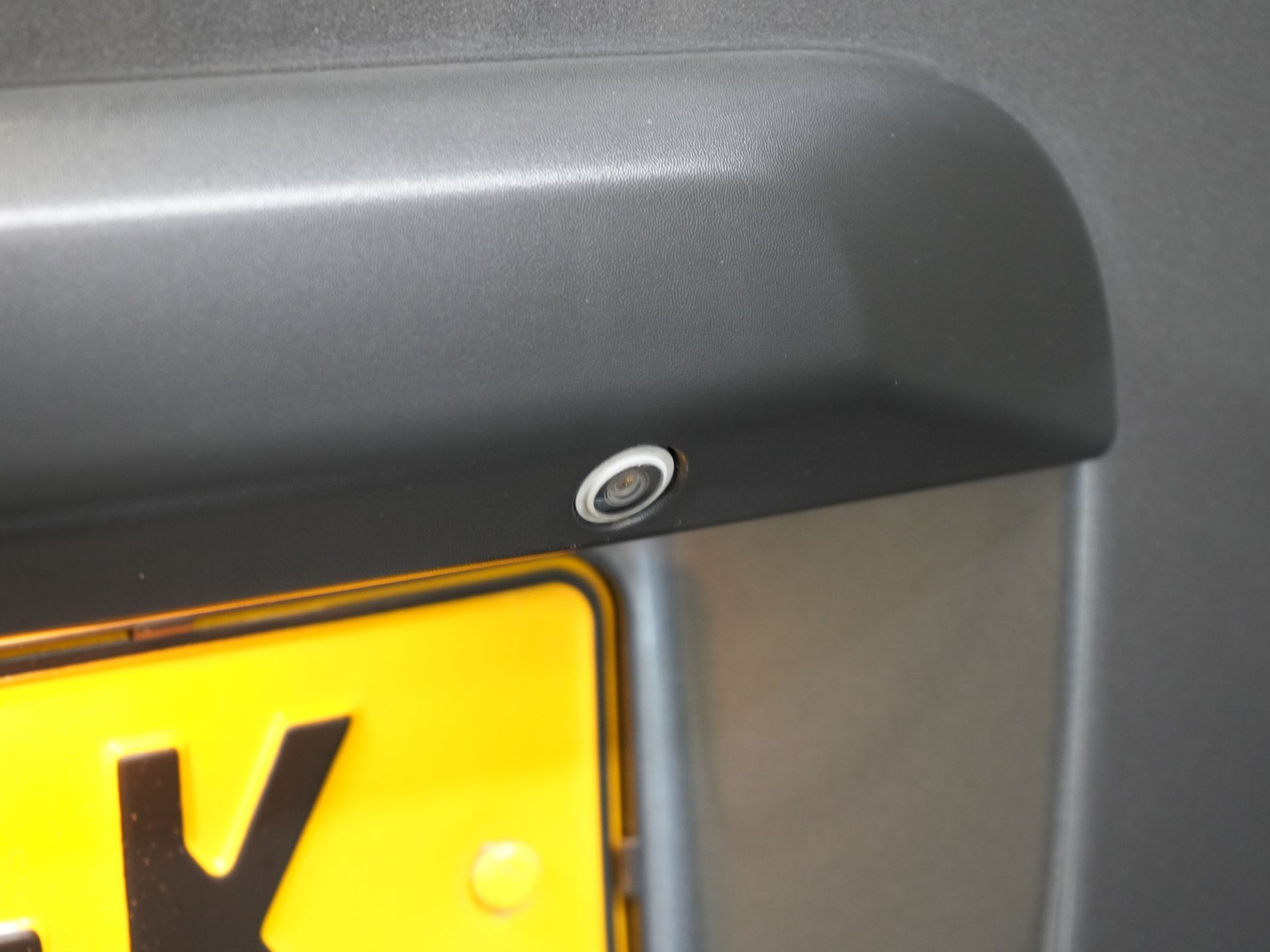 Peugeot Expert Bestelbus 2.0 HDI 145 pk BPM VRIJ! NL Auto/ 3 Pers./ 2.5t Trekverm./ Carplay/ Cruise/ Airco/ Camera/ Navi/ PDC