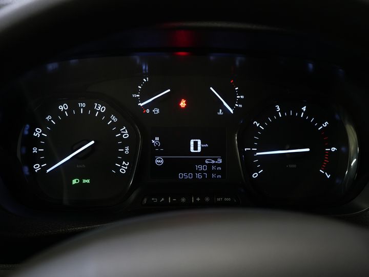 Peugeot Expert Bestelbus 2.0 HDI 145 pk BPM VRIJ! NL Auto/ 3 Pers./ 2.5t Trekverm./ Carplay/ Cruise/ Airco/ Camera/ Navi/ PDC