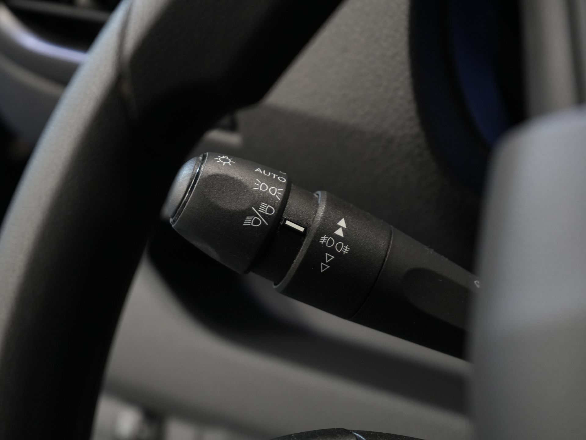 Peugeot Expert Bestelbus 2.0 HDI 145 pk BPM VRIJ! NL Auto/ 3 Pers./ 2.5t Trekverm./ Carplay/ Cruise/ Airco/ Camera/ Navi/ PDC