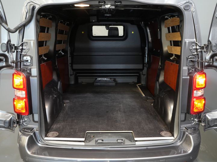 Peugeot Expert Bestelbus 2.0 HDI 145 pk BPM VRIJ! NL Auto/ 3 Pers./ 2.5t Trekverm./ Carplay/ Cruise/ Airco/ Camera/ Navi/ PDC