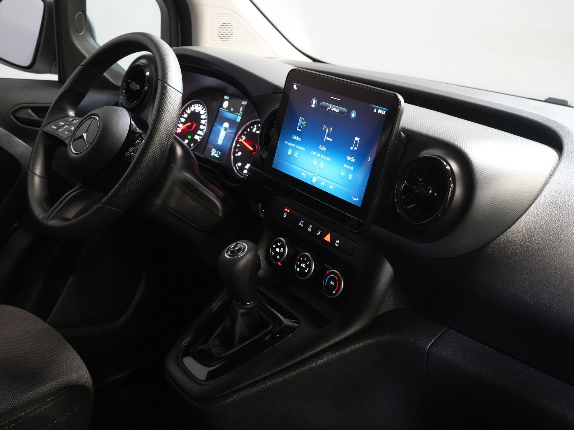 Mercedes-Benz Citan Van 110 CDI Aut. L2 3пер./ Сидіння з електроприводом/ Автомагнітола/ Камера/ ЦЗ/ Круїз/ Фаркоп/ Кондиціонер