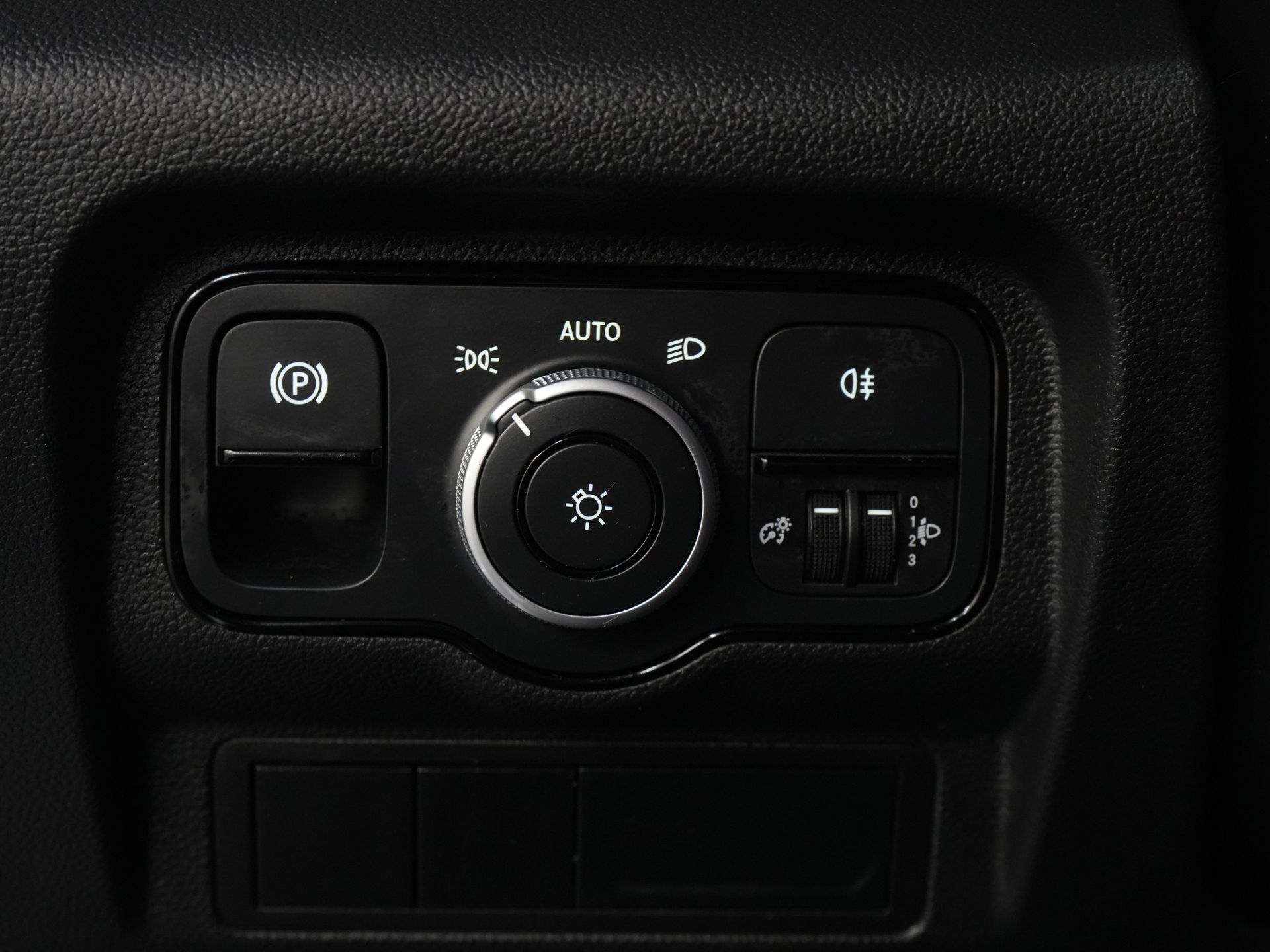 Mercedes-Benz Citan Van 110 CDI Aut. L2 3пер./ Сидіння з електроприводом/ Автомагнітола/ Камера/ ЦЗ/ Круїз/ Фаркоп/ Кондиціонер