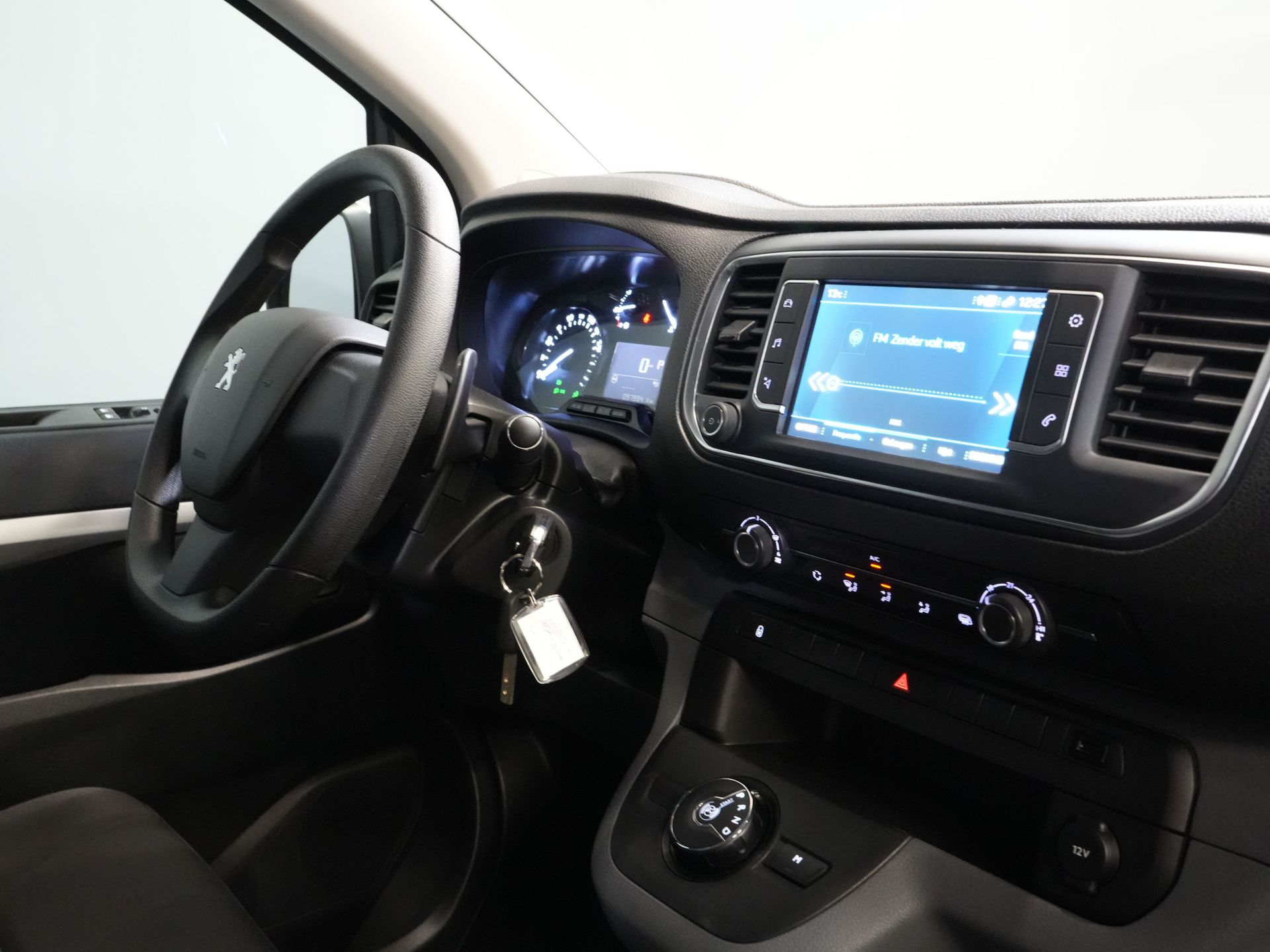 Peugeot Expert Van 2.0 HDI 125 к.с. Aut DC Double Cab Navi/ камера/ круїз/ кондиціонер/ буксирний гак /PDC / Carplay