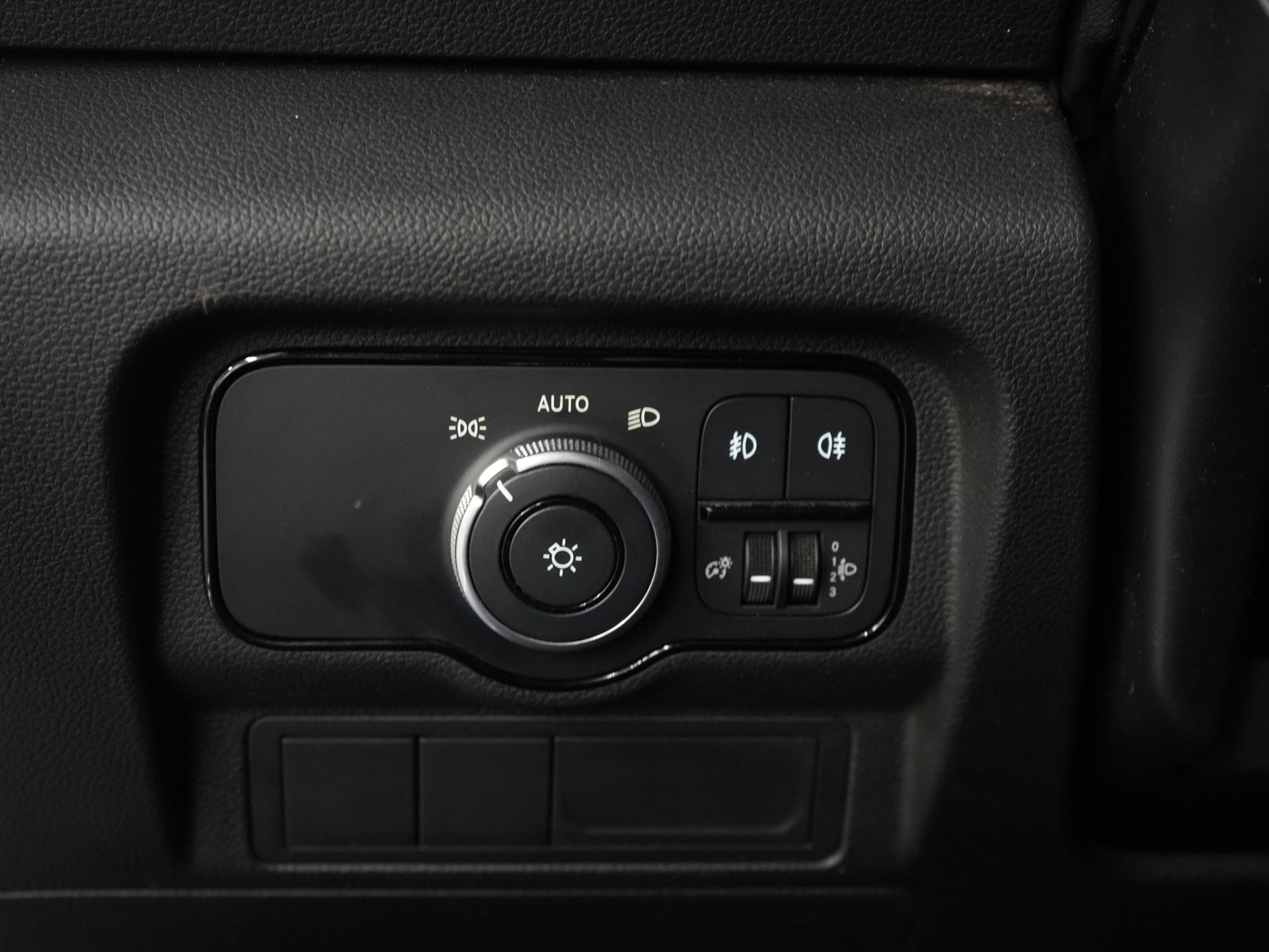 Mercedes-Benz Citan Bestelbus 110 CDI 3 Pers./ Carplay/ Stoelverw./ PDC/ Cruise/ Airco/ Trekhaak