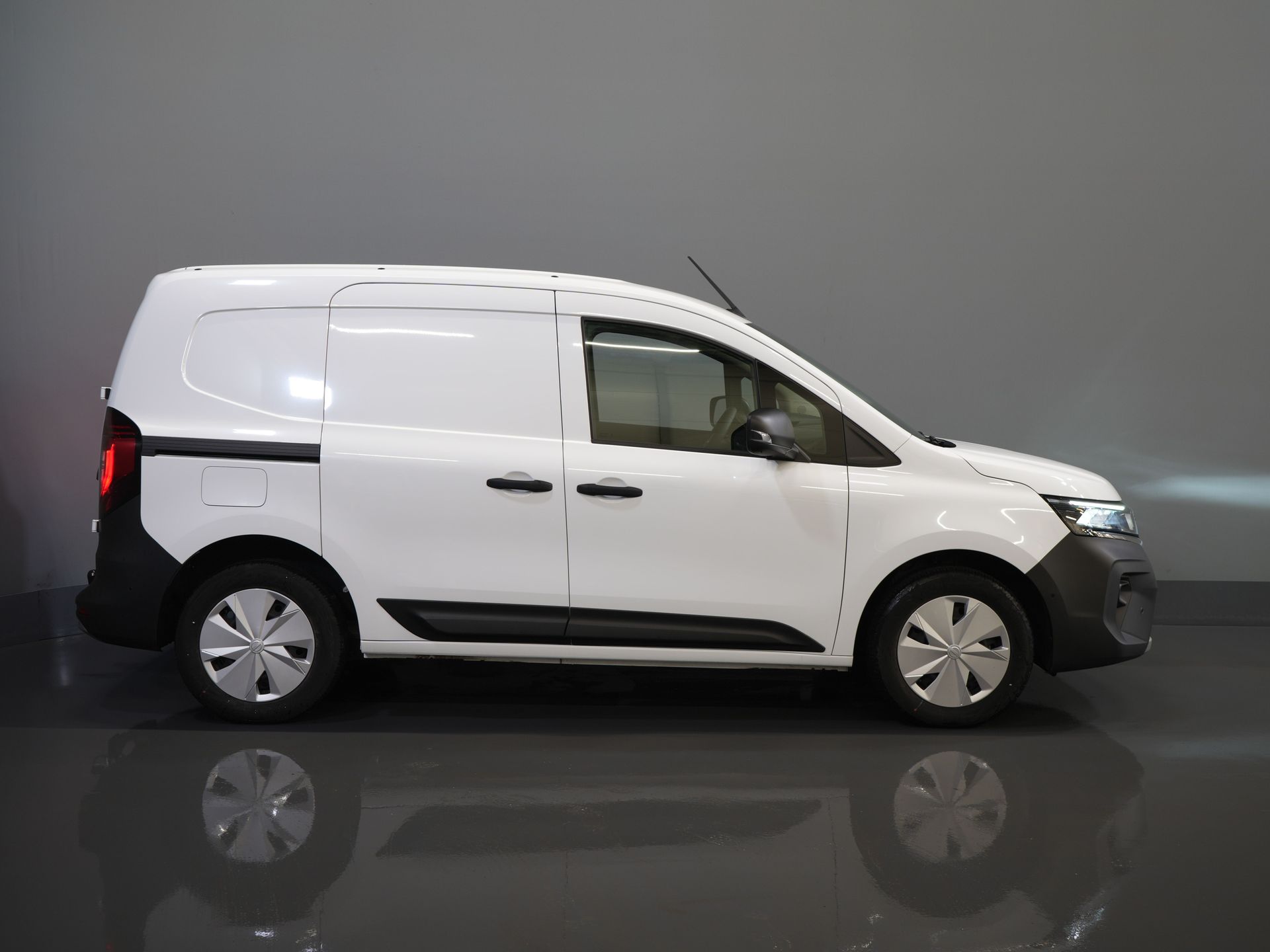 Nissan Townstar Van 45 kWh 285 km WLTP Încărcător rapid/ Climă/ Carplay/ Cameră/ PDC/ Cârlig de remorcare