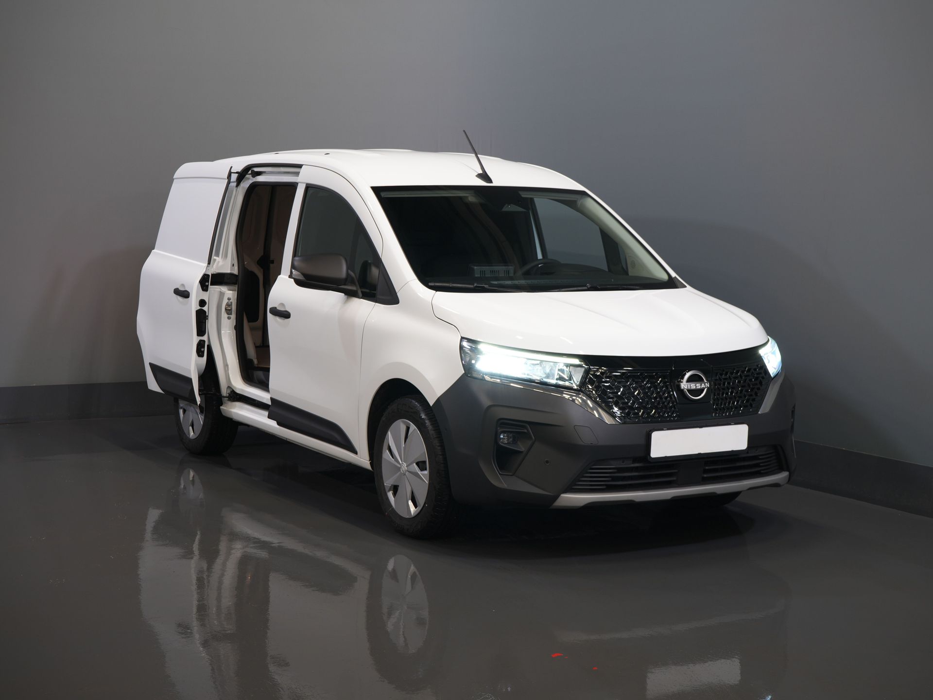 Nissan Townstar Van 45 kWh 285 km WLTP Încărcător rapid/ Climă/ Carplay/ Cameră/ PDC/ Cârlig de remorcare