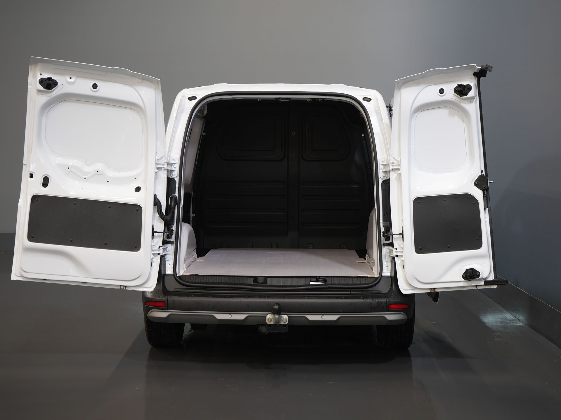 Nissan Townstar Van 45 kWh 285 km WLTP Încărcător rapid/ Climă/ Carplay/ Cameră/ PDC/ Cârlig de remorcare