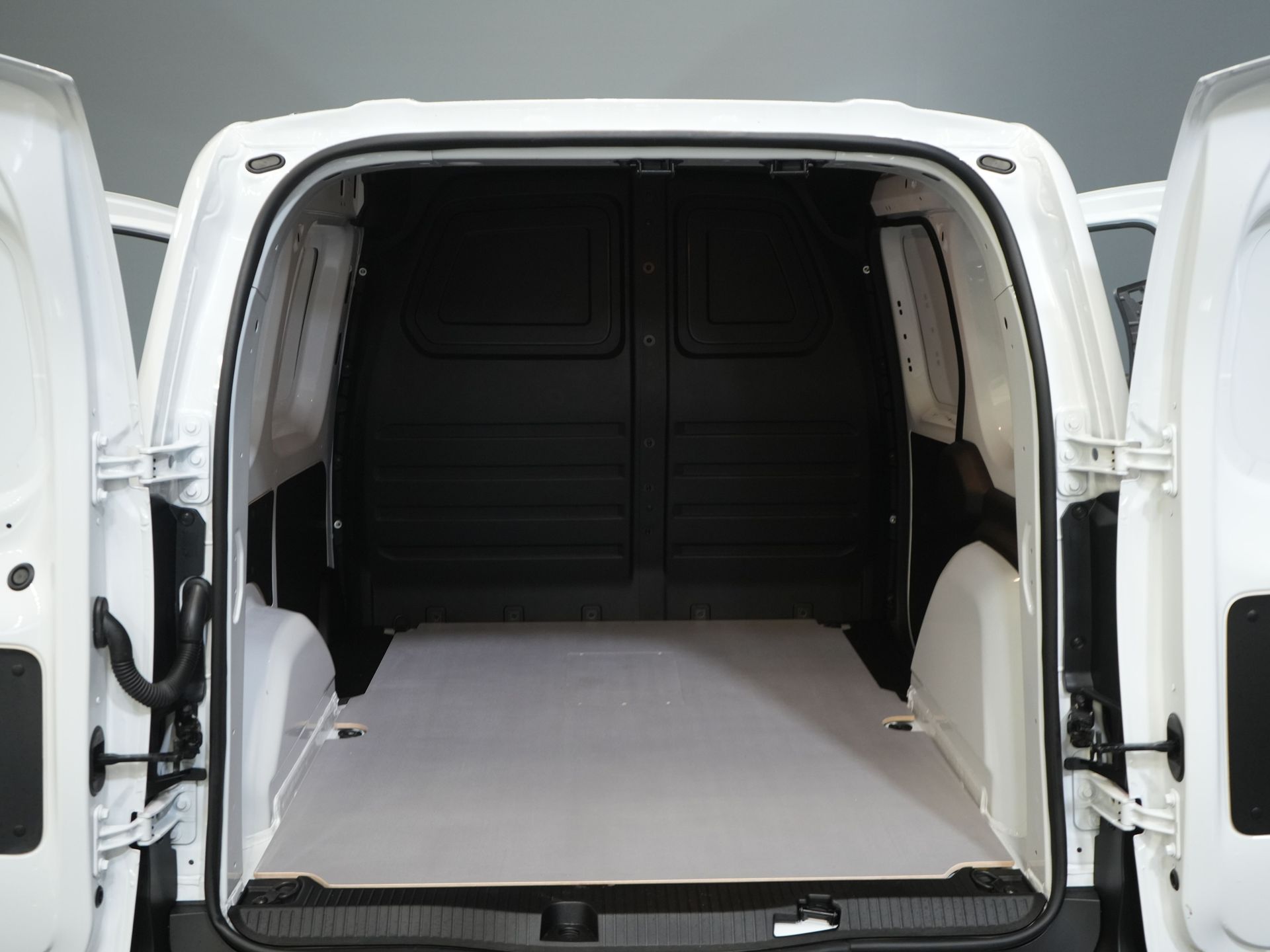 Nissan Townstar Van 45 kWh 285 km WLTP Încărcător rapid/ Climă/ Carplay/ Cameră/ PDC/ Cârlig de remorcare