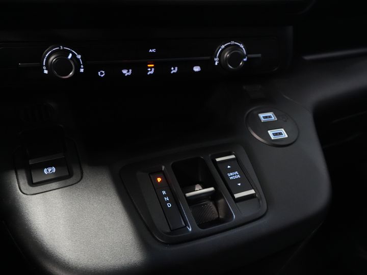 Peugeot e-Partner Bestelbus (Citroën ë-Berlingo) 50 kWh 345 km WLTP L2 Carplay/ Snellader/ 3Pers./ Airco/ Navi/ Camera/ Cruise/ PDC