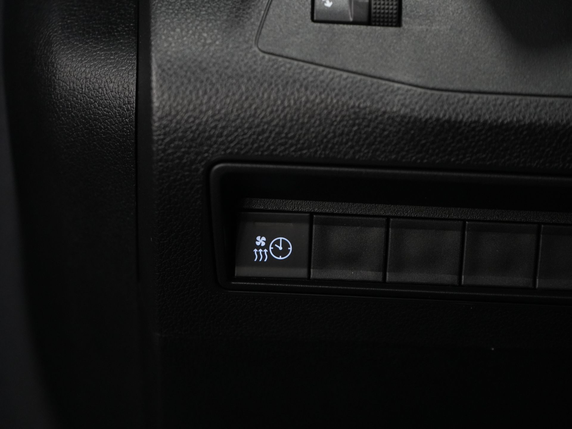 Peugeot e-Partner Bestelbus (Citroën ë-Berlingo) 50 kWh 345 km WLTP L2 Carplay/ Snellader/ 3Pers./ Airco/ Navi/ Camera/ Cruise/ PDC