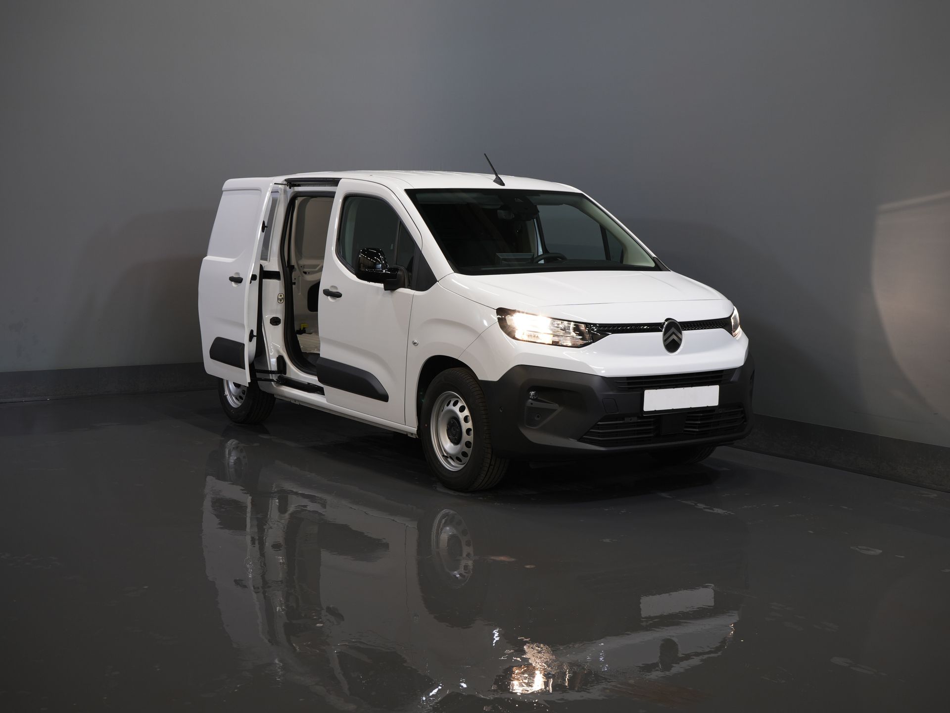 Peugeot e-Partner Bestelbus (Citroën ë-Berlingo) 50 kWh 345 km WLTP L2 Carplay/ Snellader/ 3Pers./ Airco/ Navi/ Camera/ Cruise/ PDC