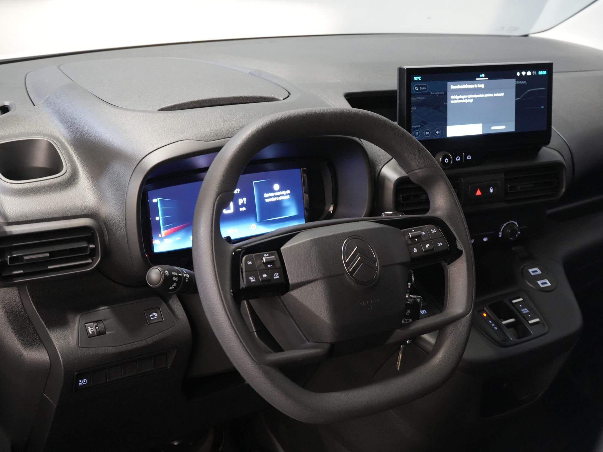 Peugeot e-Partner Bestelbus (Citroën ë-Berlingo) 50 kWh 345 km WLTP L2 Carplay/ Snellader/ 3Pers./ Airco/ Navi/ Camera/ Cruise/ PDC