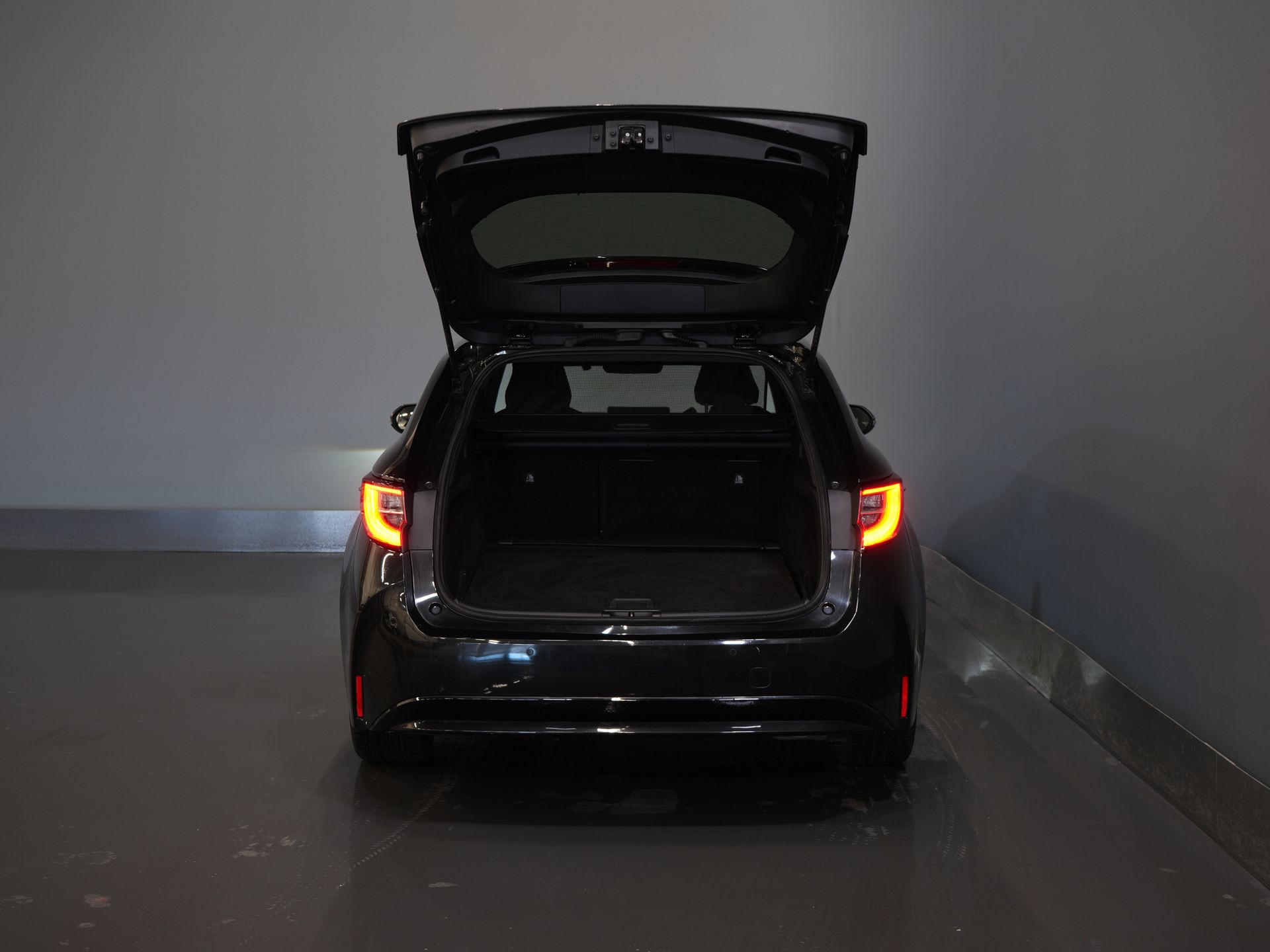 Toyota Corolla Touring Sport Stationwagon 1.8 LED/ Virtual Cockpit/ Adapt.Cruise/ Seatverw./ Steeringverw./ Camera/ PDC/ Climate/ 17