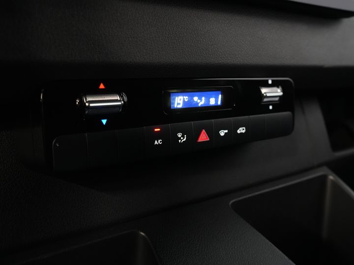Mercedes-Benz Sprinter Furgoneta 317 CDI Aut. L2H2 LED/ Asiento calefactable/ Puertas de 270 g/ Calefacción en los asientos/ Navegador/ Cámara/ PDC/ Control de crucero