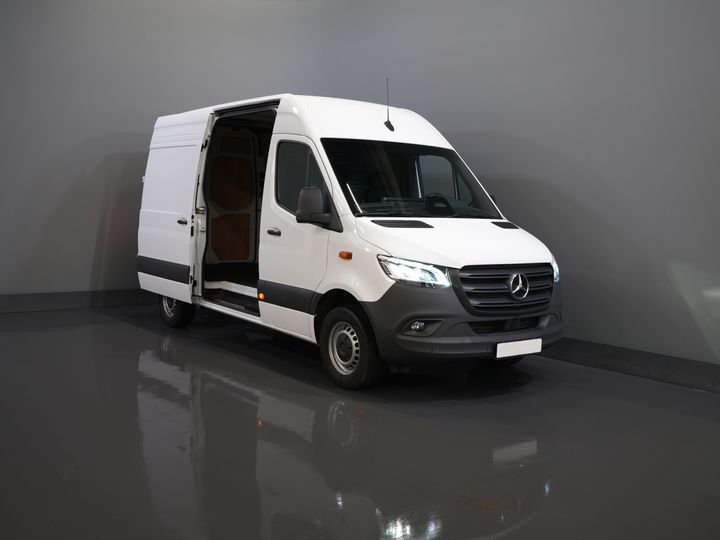 Mercedes-Benz Sprinter Furgoneta 317 CDI Aut. L2H2 LED/ Asiento calefactable/ Puertas de 270 g/ Calefacción en los asientos/ Navegador/ Cámara/ PDC/ Control de crucero
