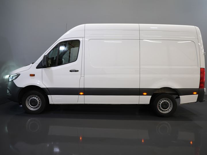 Mercedes-Benz Sprinter Furgoneta 317 CDI Aut. L2H2 LED/ Asiento calefactable/ Puertas de 270 g/ Calefacción en los asientos/ Navegador/ Cámara/ PDC/ Control de crucero