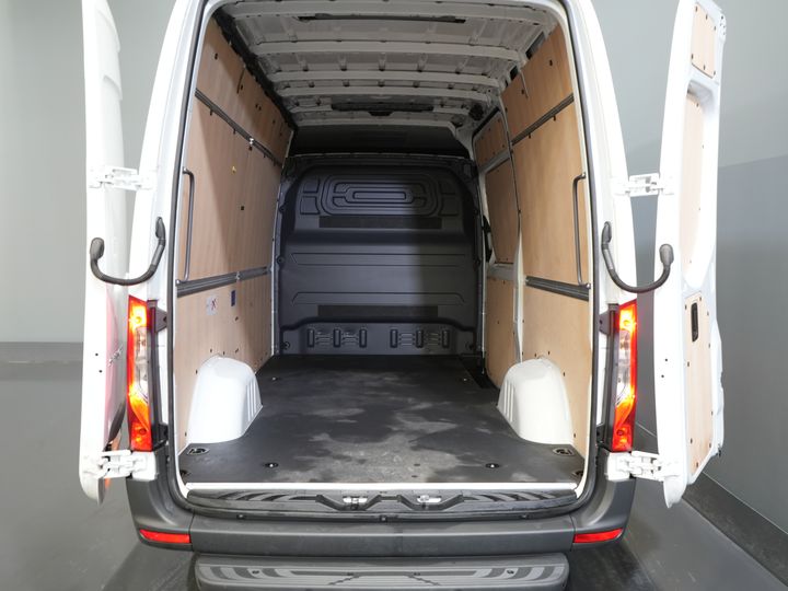 Mercedes-Benz Sprinter Furgoneta 317 CDI Aut. L2H2 LED/ Asiento calefactable/ Puertas de 270 g/ Calefacción en los asientos/ Navegador/ Cámara/ PDC/ Control de crucero