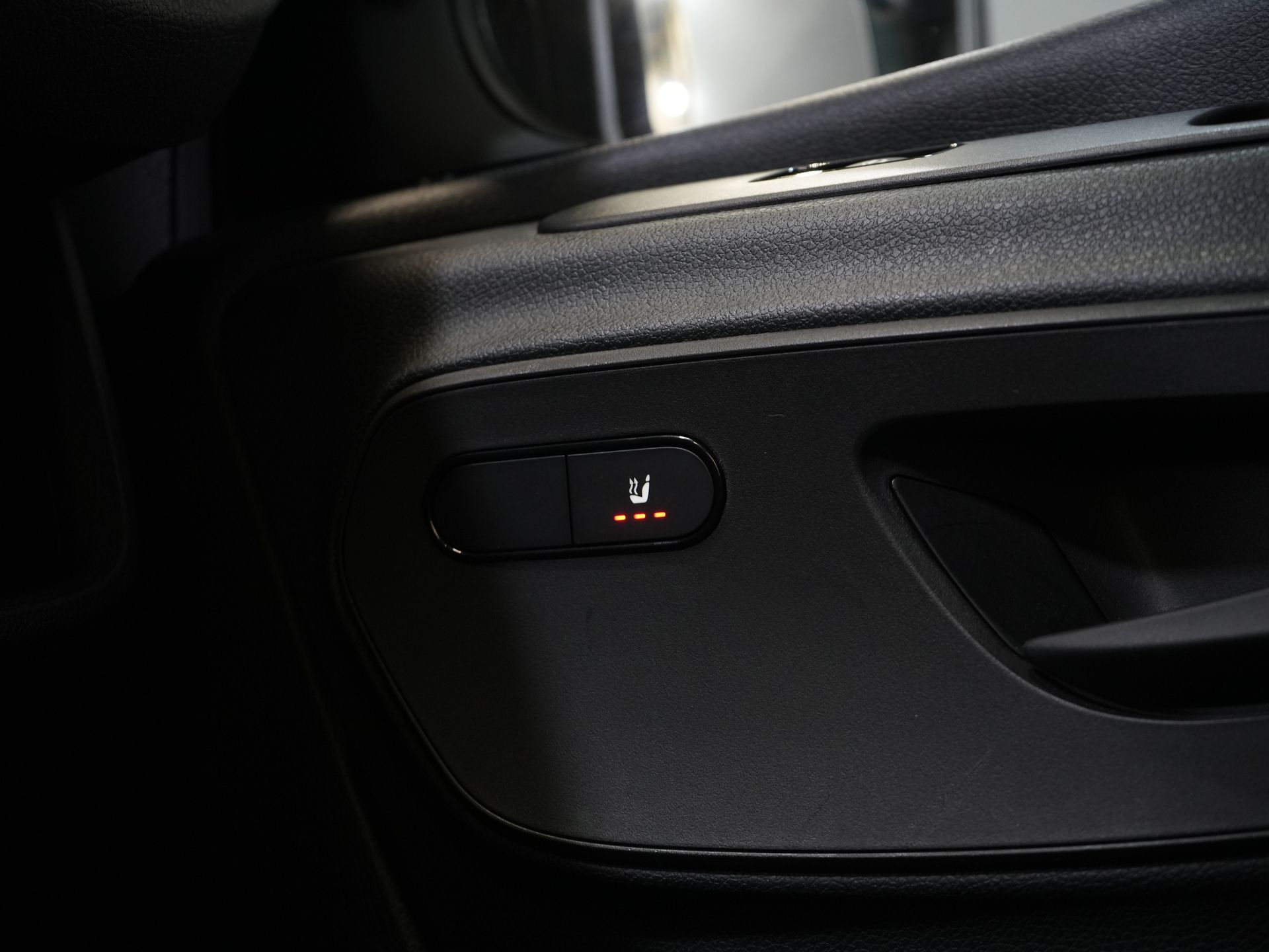 Mercedes-Benz Sprinter Furgoneta 317 CDI Aut. L2H2 LED/ Asiento calefactable/ Puertas de 270 g/ Calefacción en los asientos/ Navegador/ Cámara/ PDC/ Control de crucero